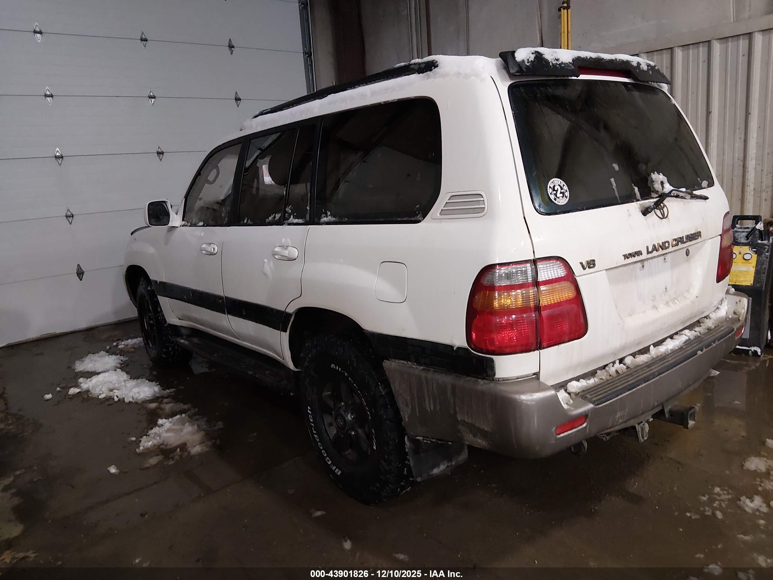 1998 Toyota Land Cruiser   White vin: JT3HT05J4W0004514