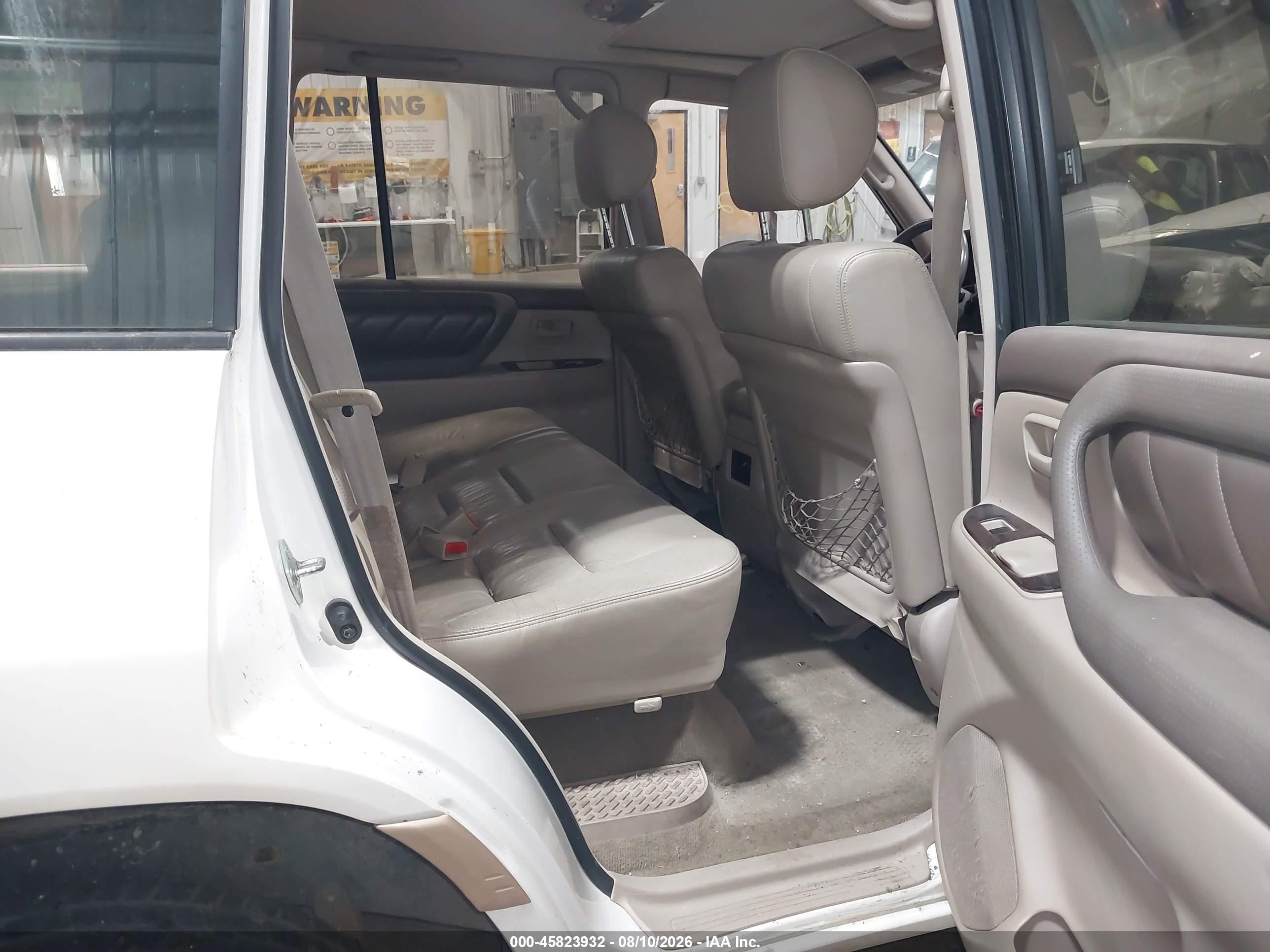 1998 Toyota Land Cruiser   White vin: JT3HT05J4W0015514