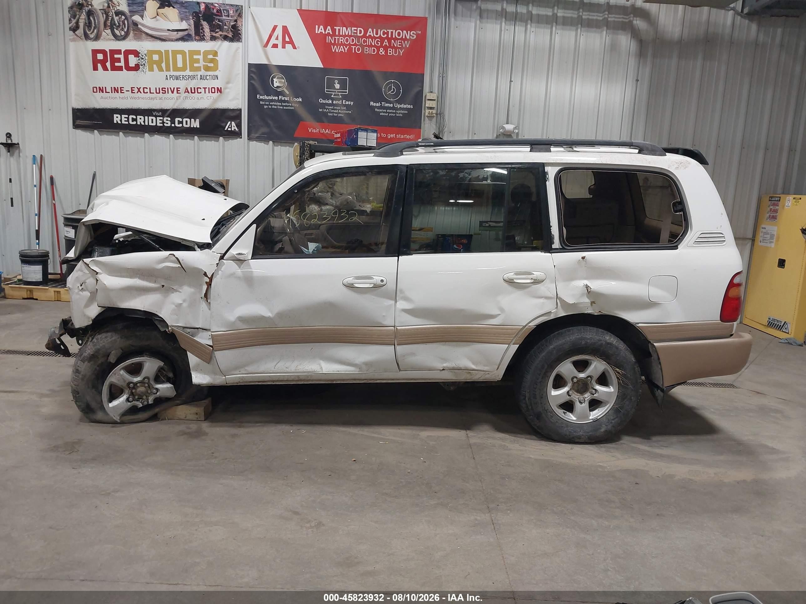 1998 Toyota Land Cruiser   White vin: JT3HT05J4W0015514