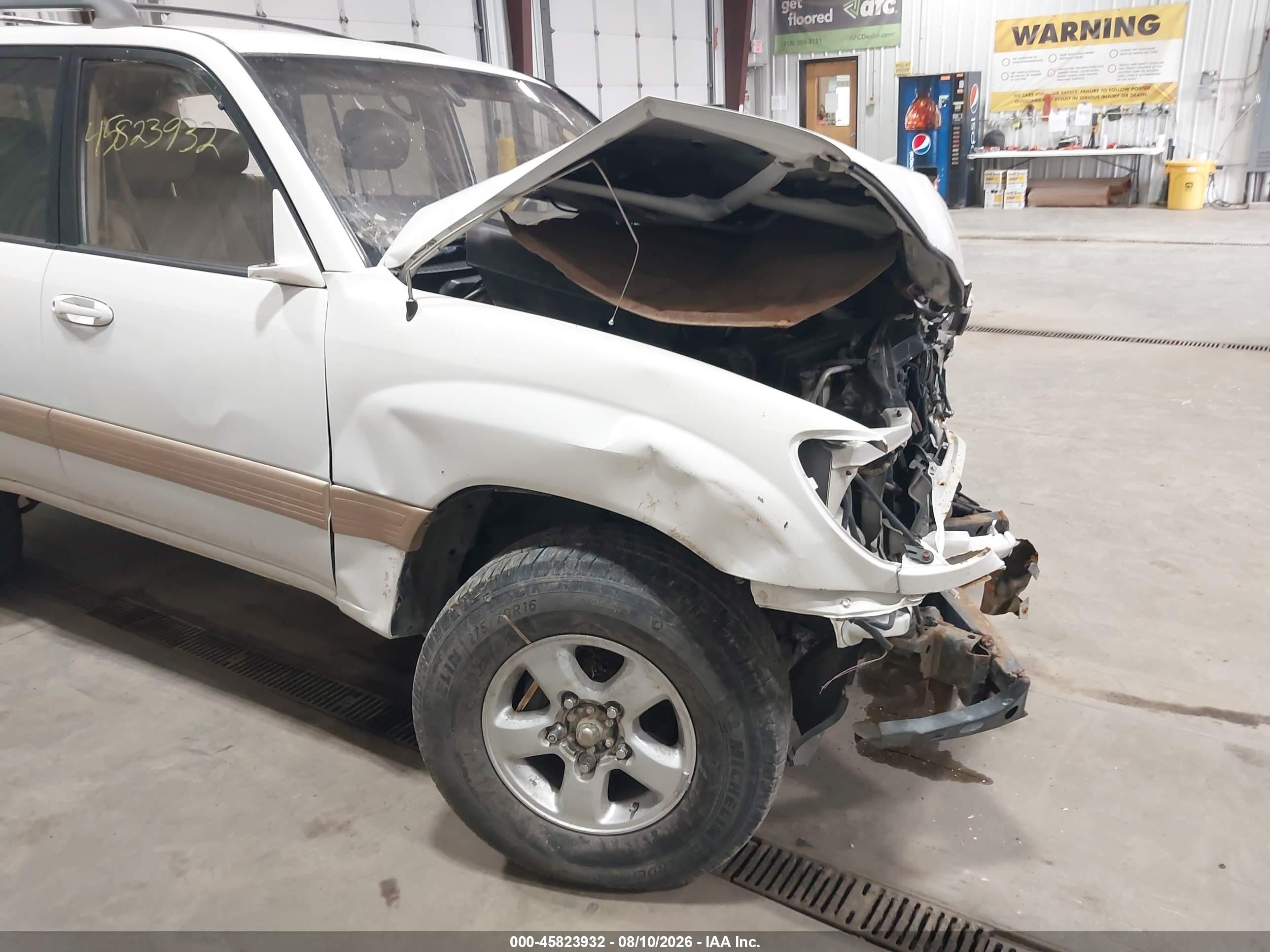 1998 Toyota Land Cruiser   White vin: JT3HT05J4W0015514