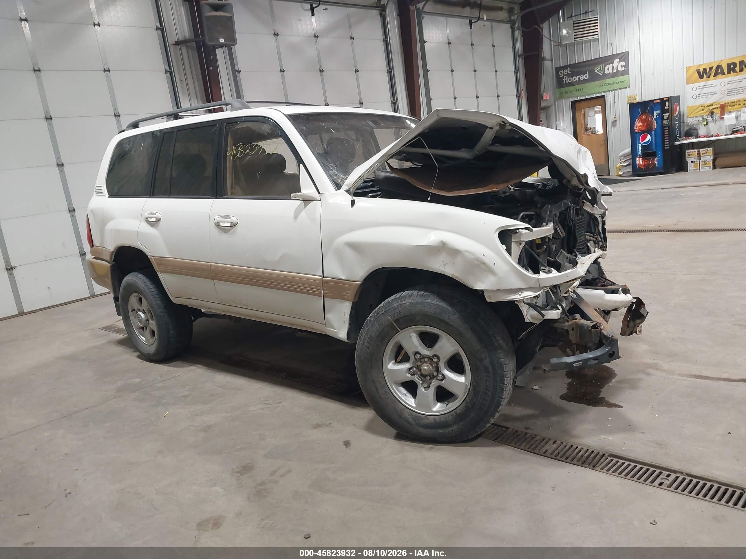 1998 Toyota Land Cruiser   White vin: JT3HT05J4W0015514
