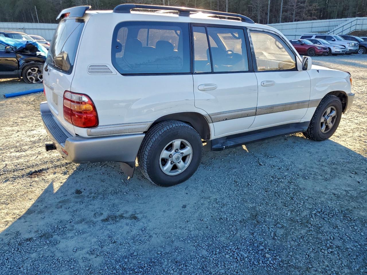 1998 Toyota Land Cruiser White vin: JT3HT05J4W0016341