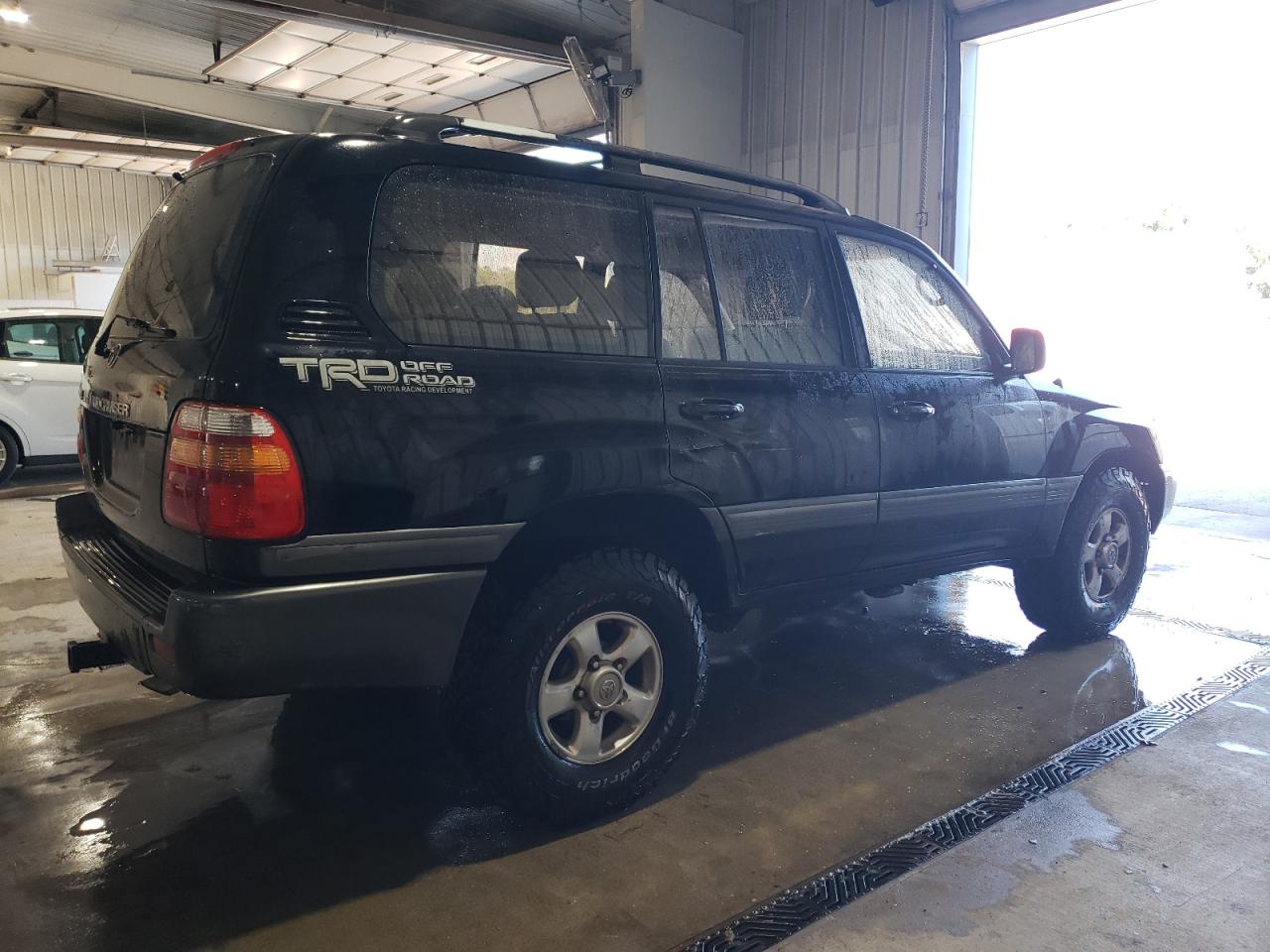 1998 Toyota Land Cruiser Black vin: JT3HT05J4W0018400