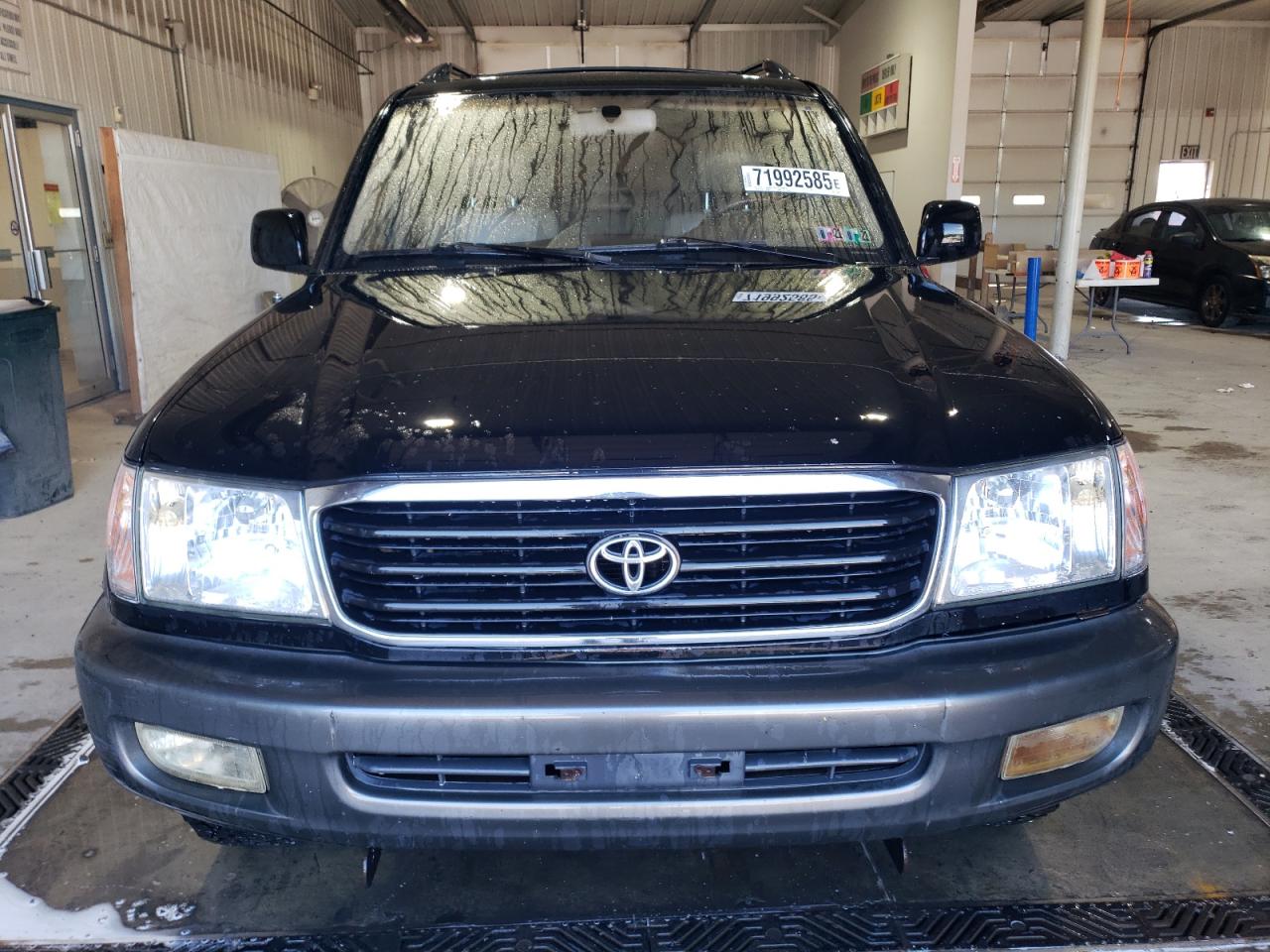 1998 Toyota Land Cruiser Black vin: JT3HT05J4W0018400