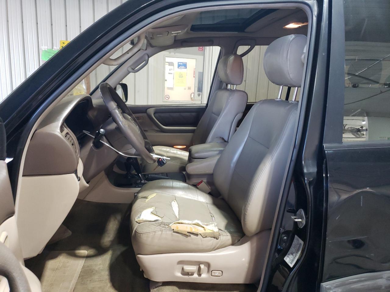 1998 Toyota Land Cruiser Black vin: JT3HT05J4W0018400