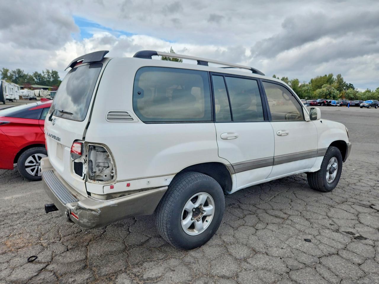 2000 Toyota Landcruser White vin: JT3HT05J4Y0081225