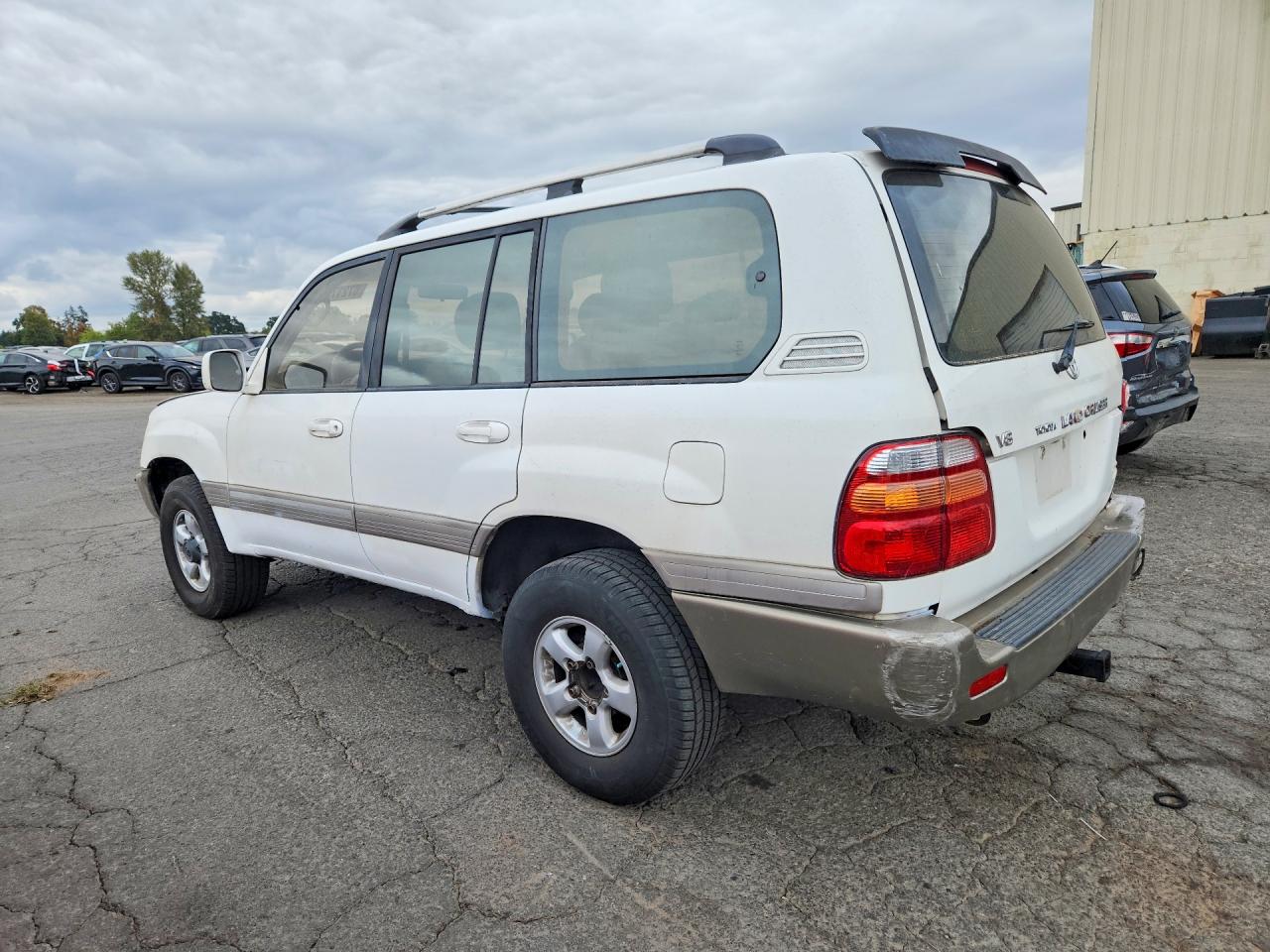 2000 Toyota Landcruser White vin: JT3HT05J4Y0081225