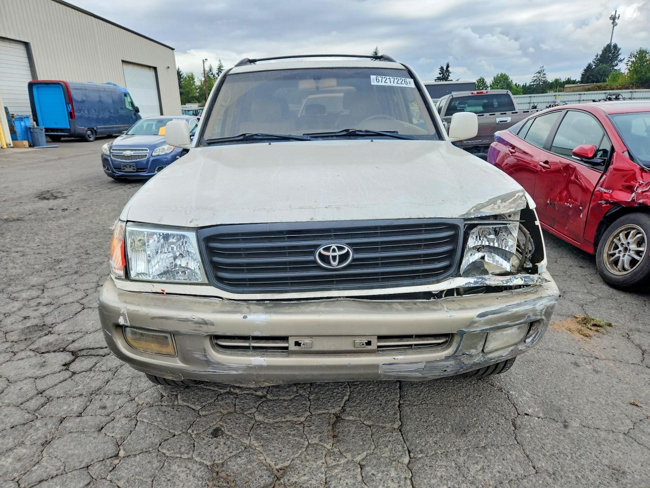 2000 Toyota Landcruser White vin: JT3HT05J4Y0081225