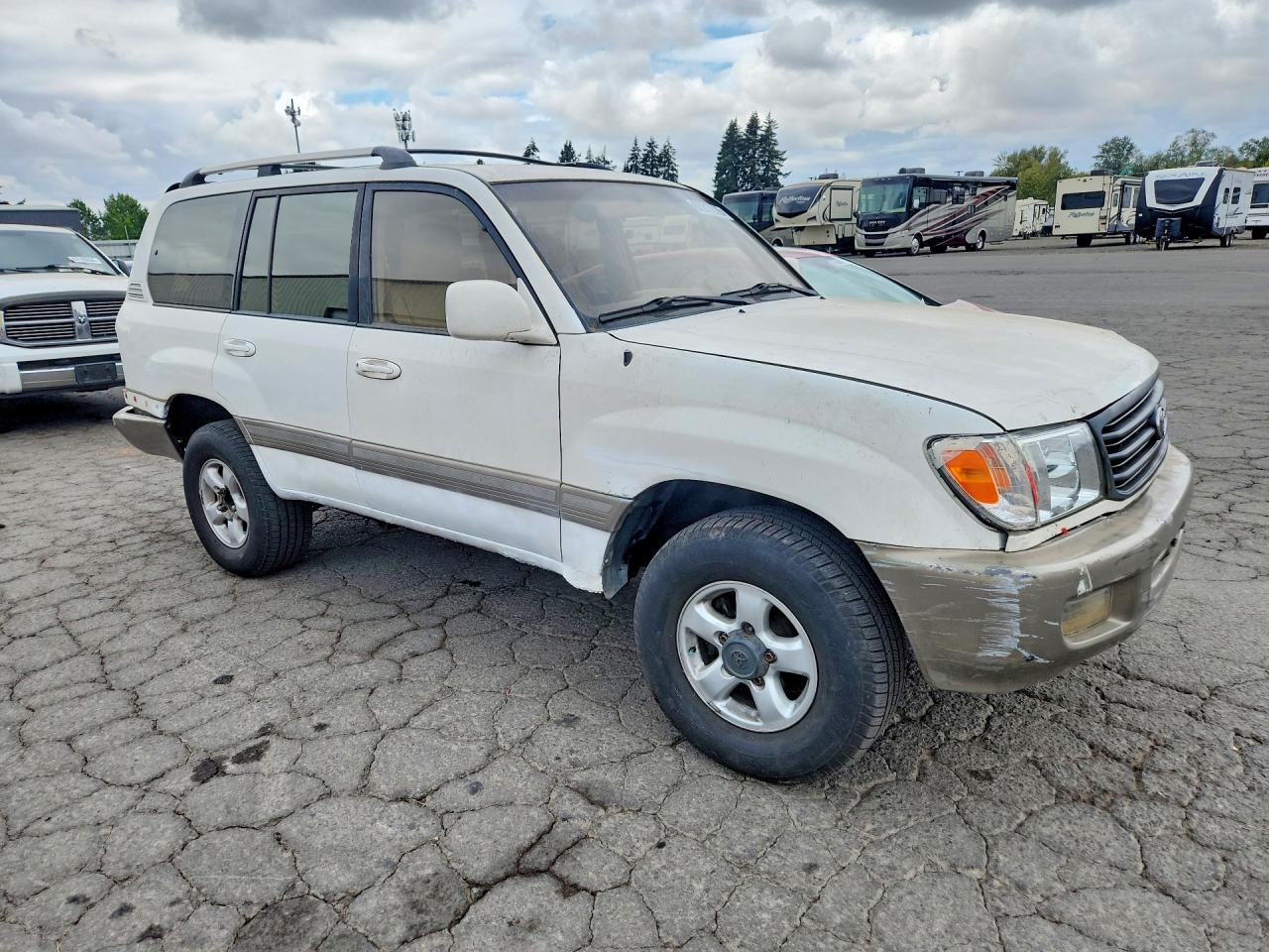 2000 Toyota Landcruser White vin: JT3HT05J4Y0081225