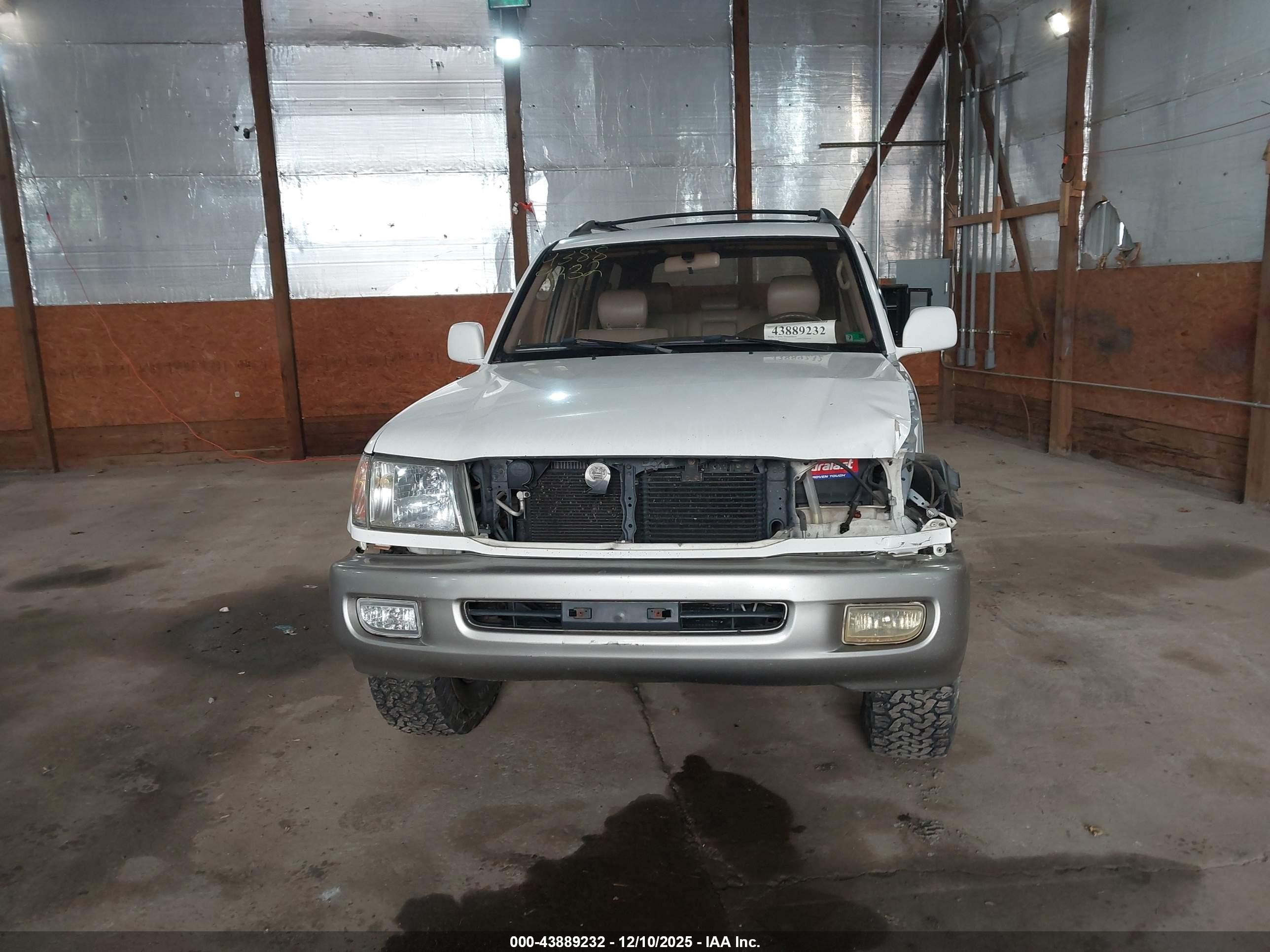 1998 Toyota Land Cruiser   White vin: JT3HT05J5W0016414