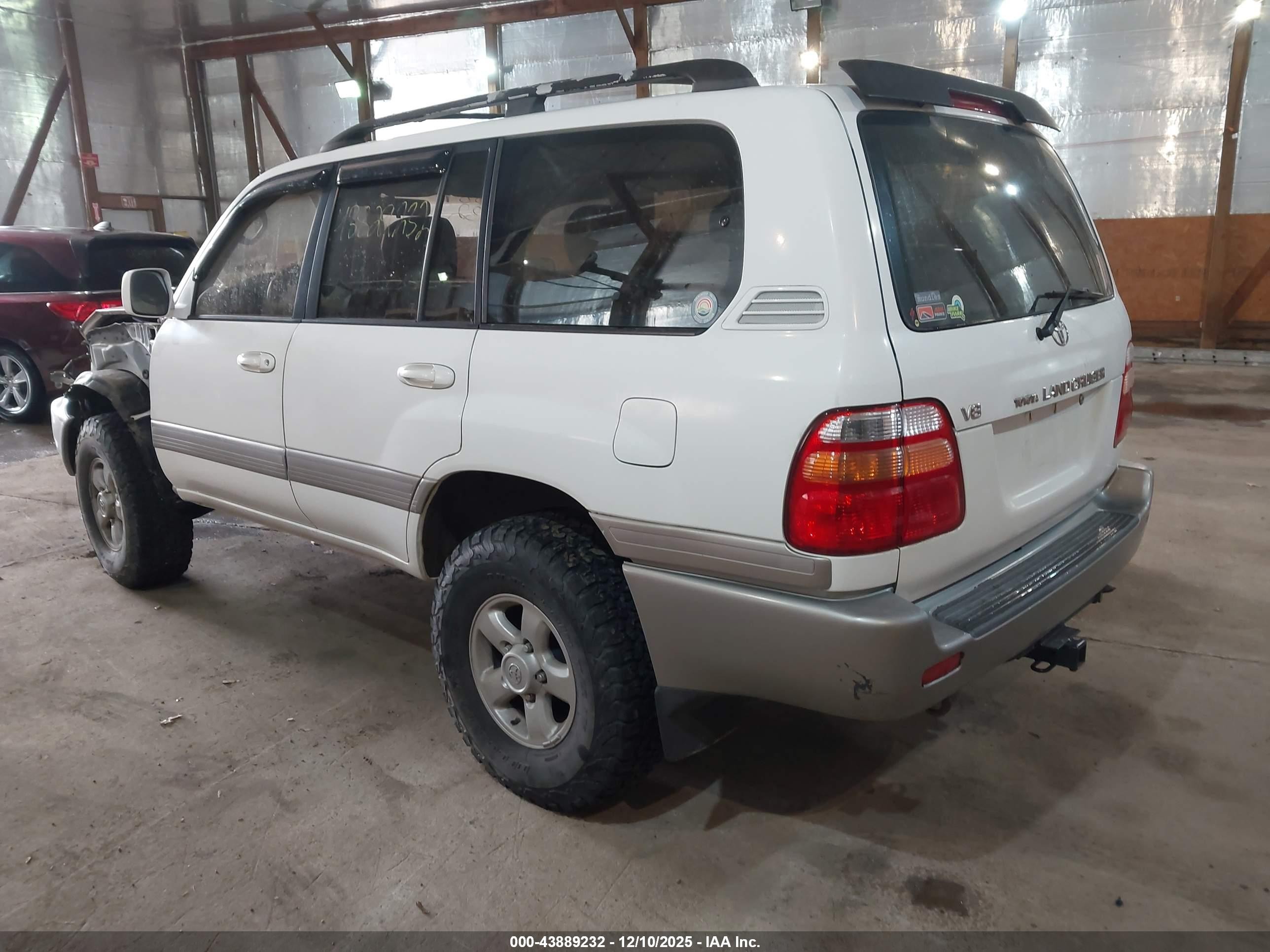 1998 Toyota Land Cruiser   White vin: JT3HT05J5W0016414