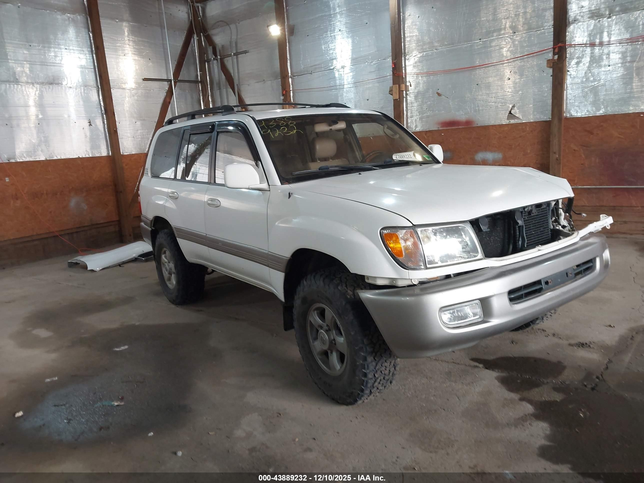 1998 Toyota Land Cruiser   White vin: JT3HT05J5W0016414