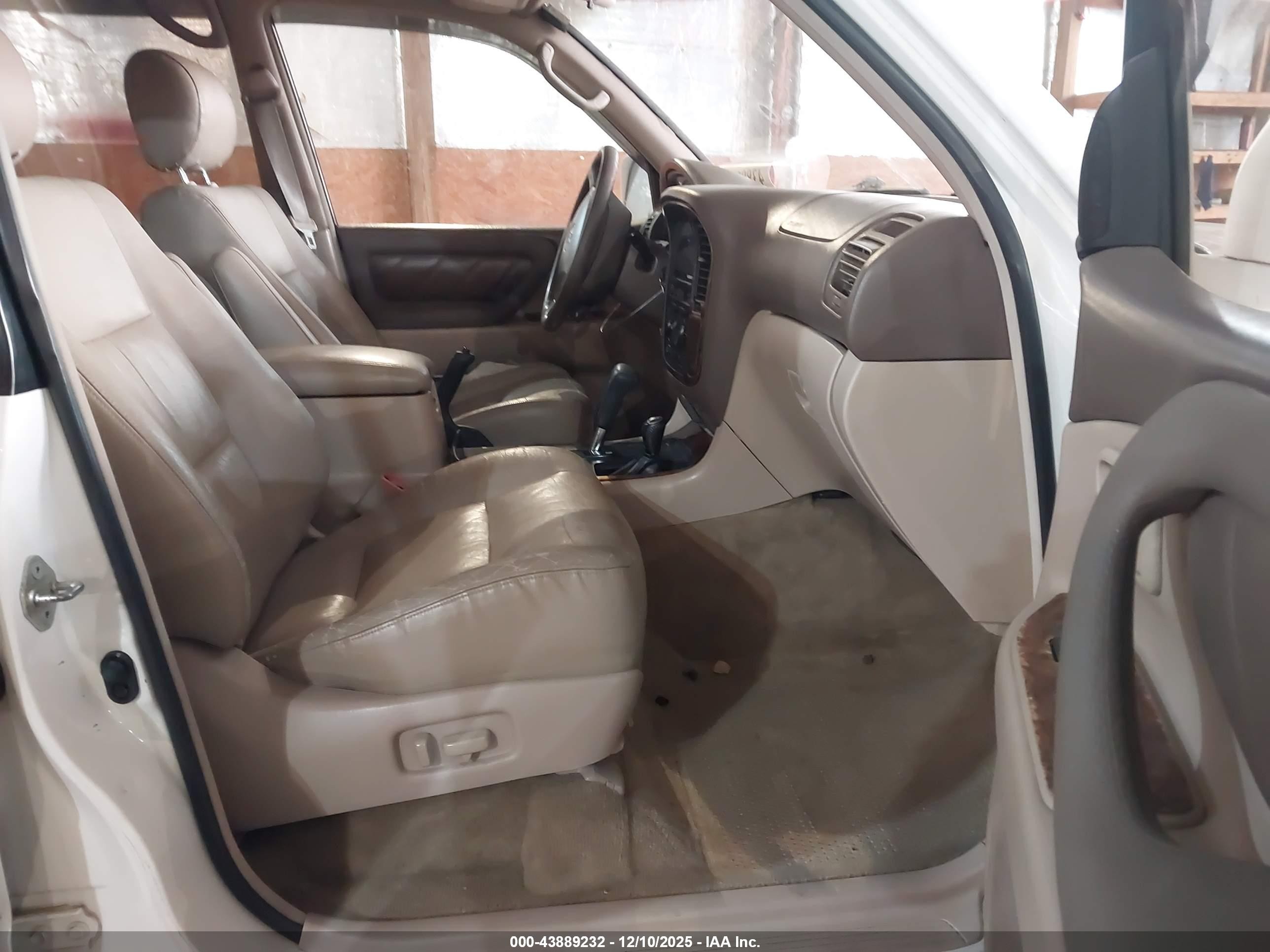 1998 Toyota Land Cruiser   White vin: JT3HT05J5W0016414