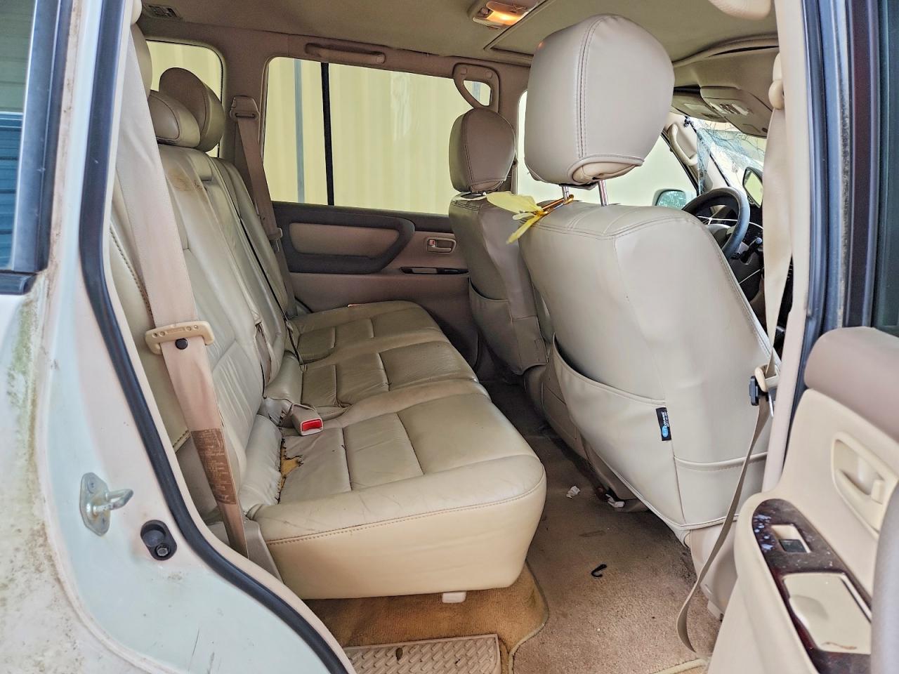 1999 Toyota Land Cruiser Base White vin: JT3HT05J5X0067641