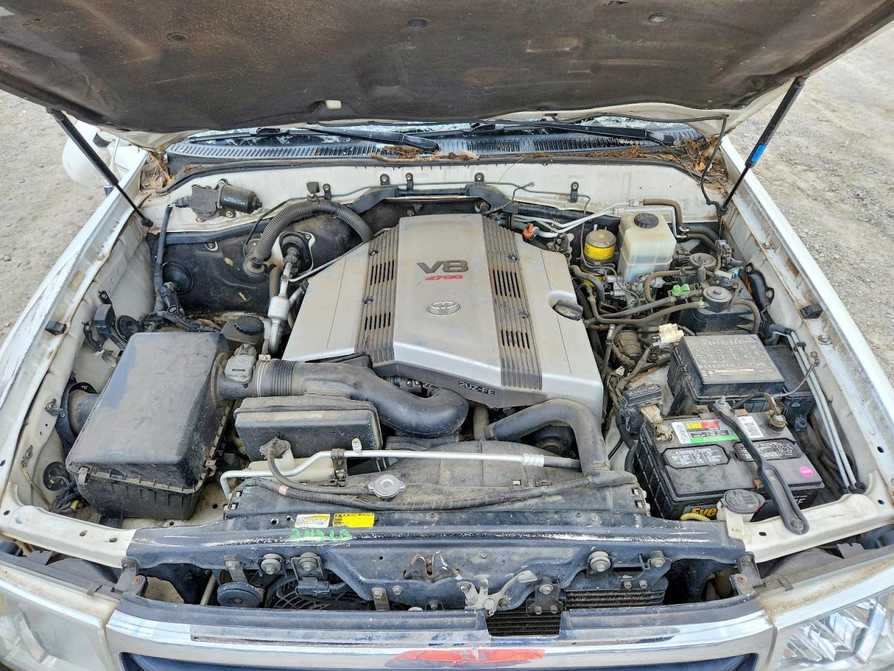 1999 Toyota Land Cruiser Base White vin: JT3HT05J5X0067641