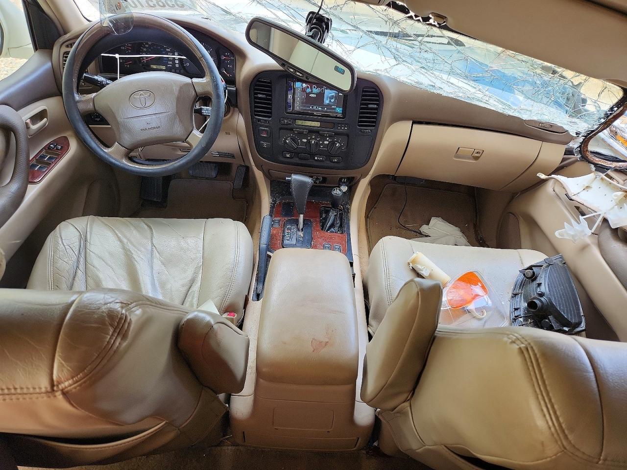 1999 Toyota Land Cruiser Base White vin: JT3HT05J5X0067641