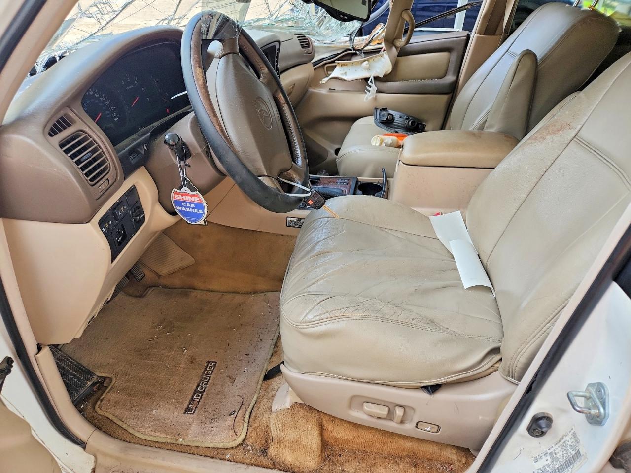 1999 Toyota Land Cruiser Base White vin: JT3HT05J5X0067641