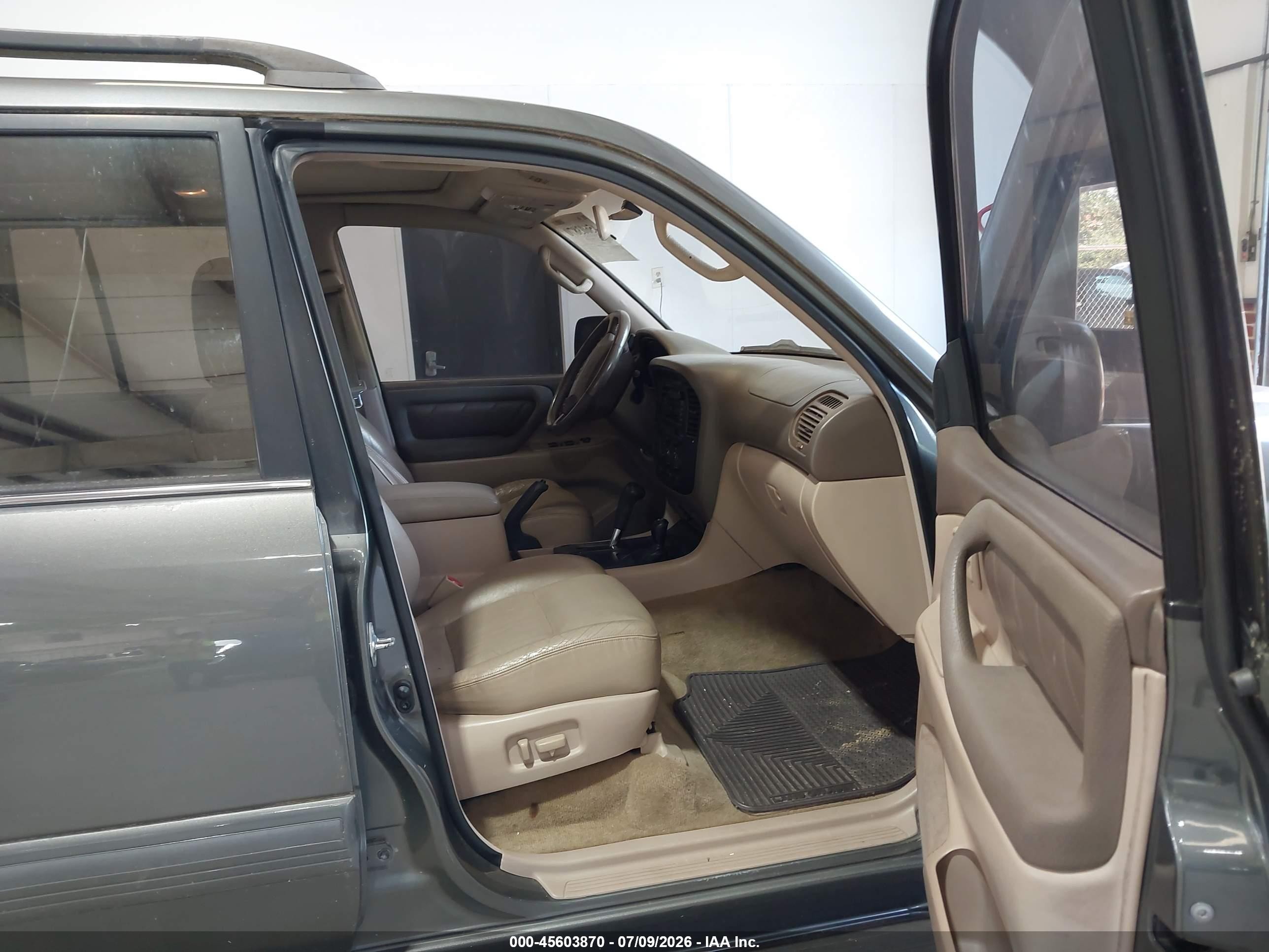 2000 Toyota Land Cruiser Gray vin: JT3HT05J5Y0093285