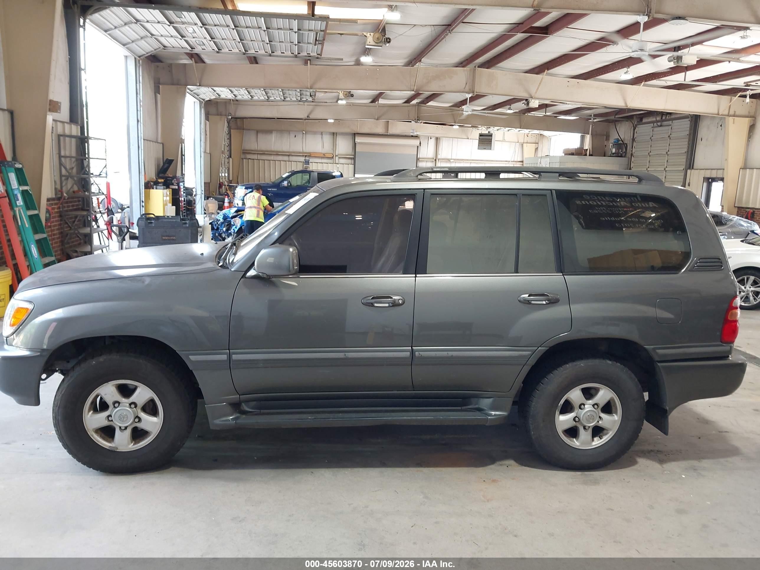 2000 Toyota Land Cruiser Gray vin: JT3HT05J5Y0093285