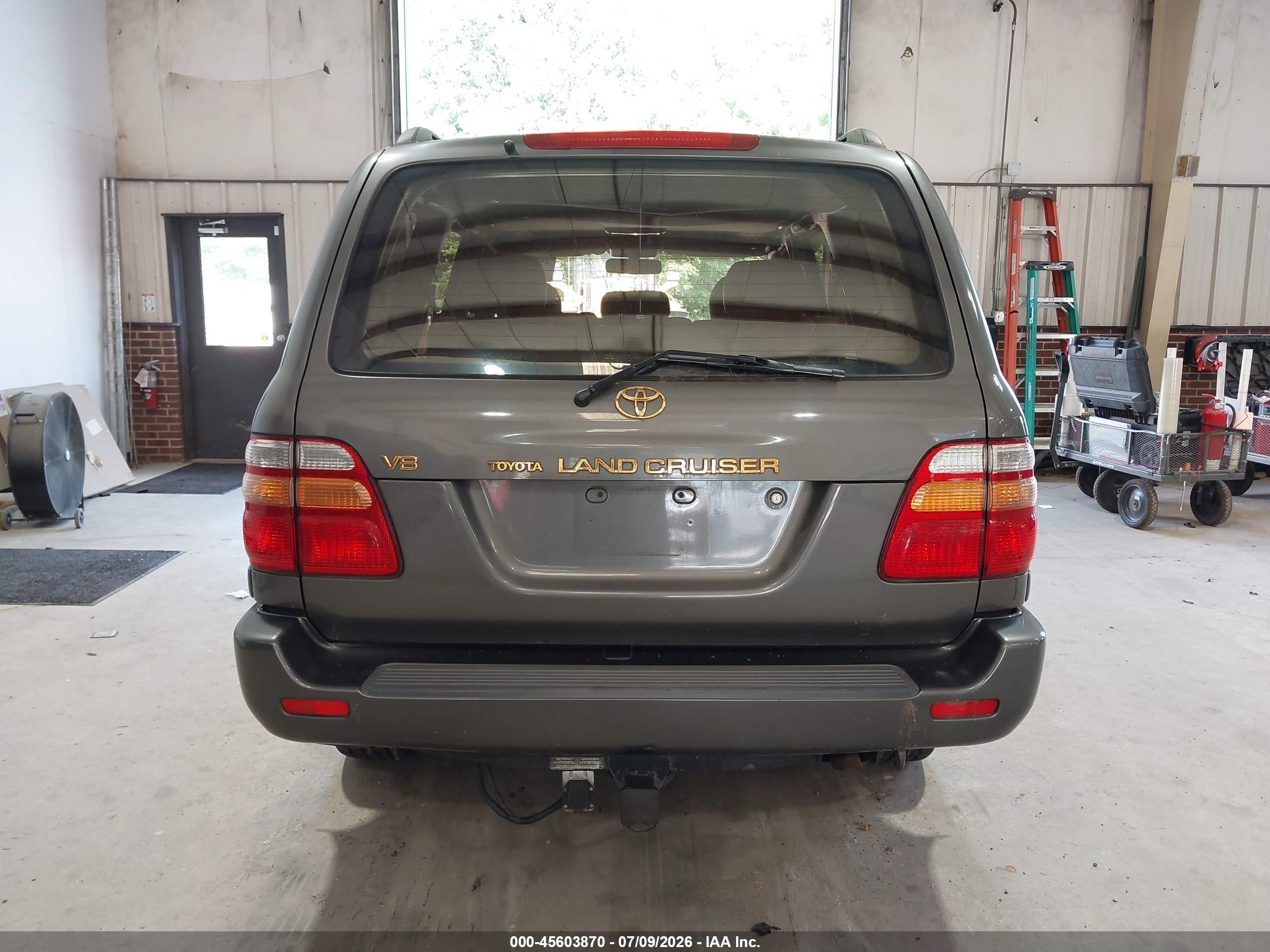 2000 Toyota Land Cruiser Gray vin: JT3HT05J5Y0093285