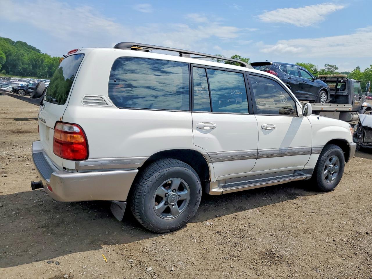 2000 Toyota Land Cruiser Base White vin: JT3HT05J5Y0112045