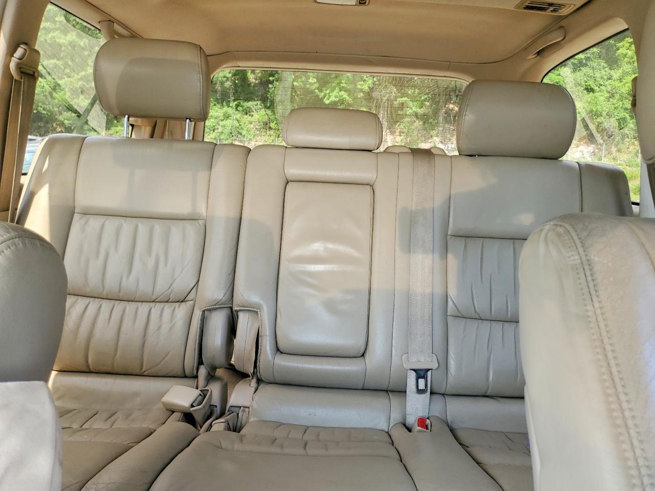 2000 Toyota Land Cruiser Base White vin: JT3HT05J5Y0112045