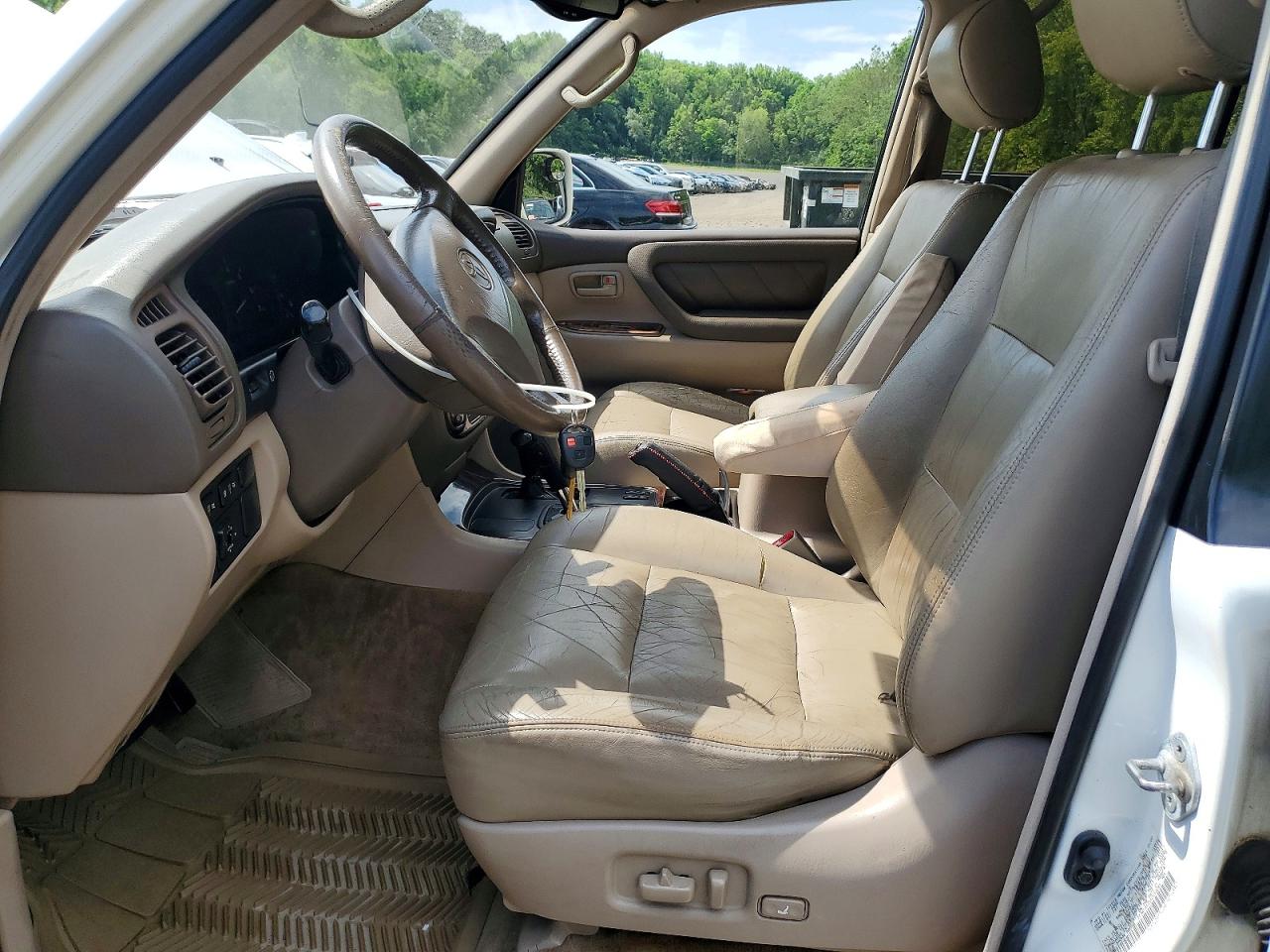 2000 Toyota Land Cruiser Base White vin: JT3HT05J5Y0112045