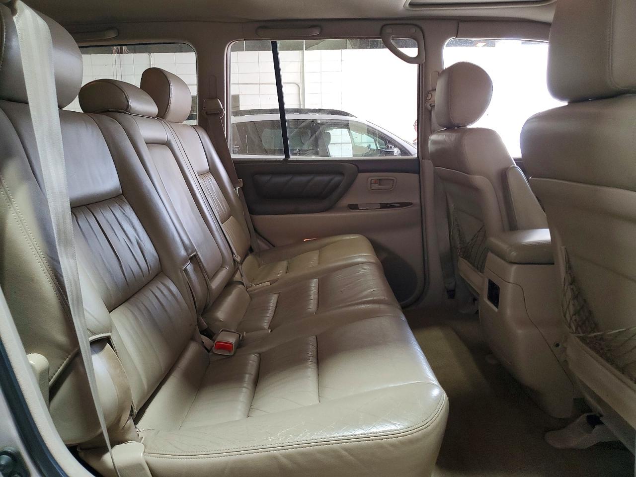 1998 Toyota Land Cruiser Base Silver vin: JT3HT05J6W0018415