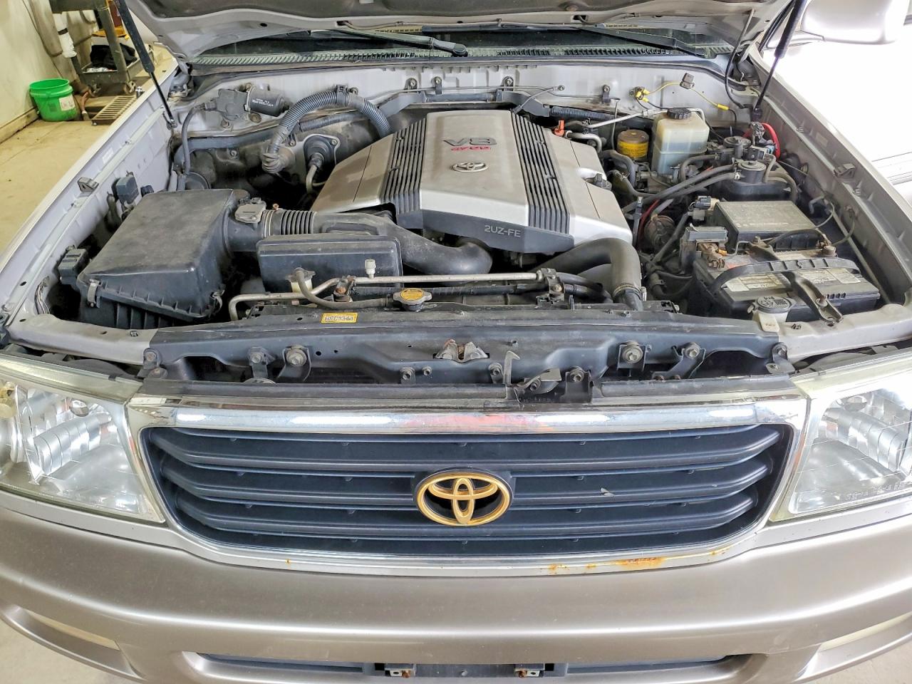 1998 Toyota Land Cruiser Base Silver vin: JT3HT05J6W0018415