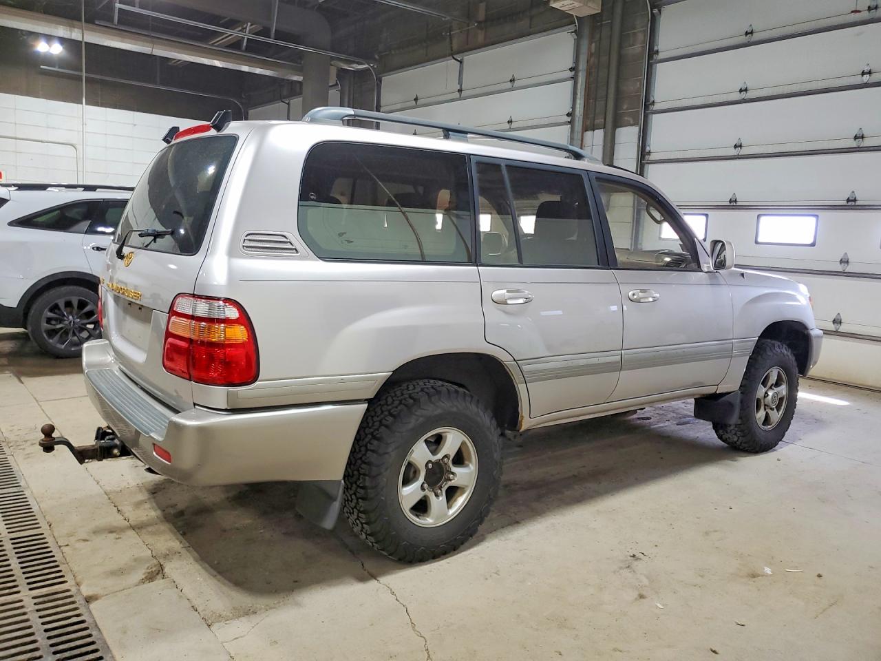 1998 Toyota Land Cruiser Base Silver vin: JT3HT05J6W0018415