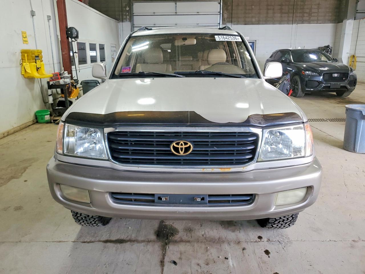 1998 Toyota Land Cruiser Base Silver vin: JT3HT05J6W0018415