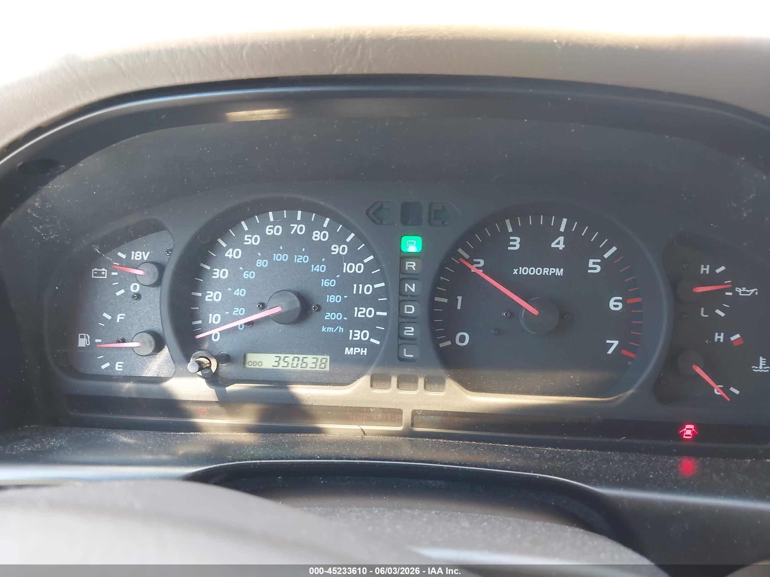 2000 Toyota Land Cruiser   Silver vin: JT3HT05J6Y0086216
