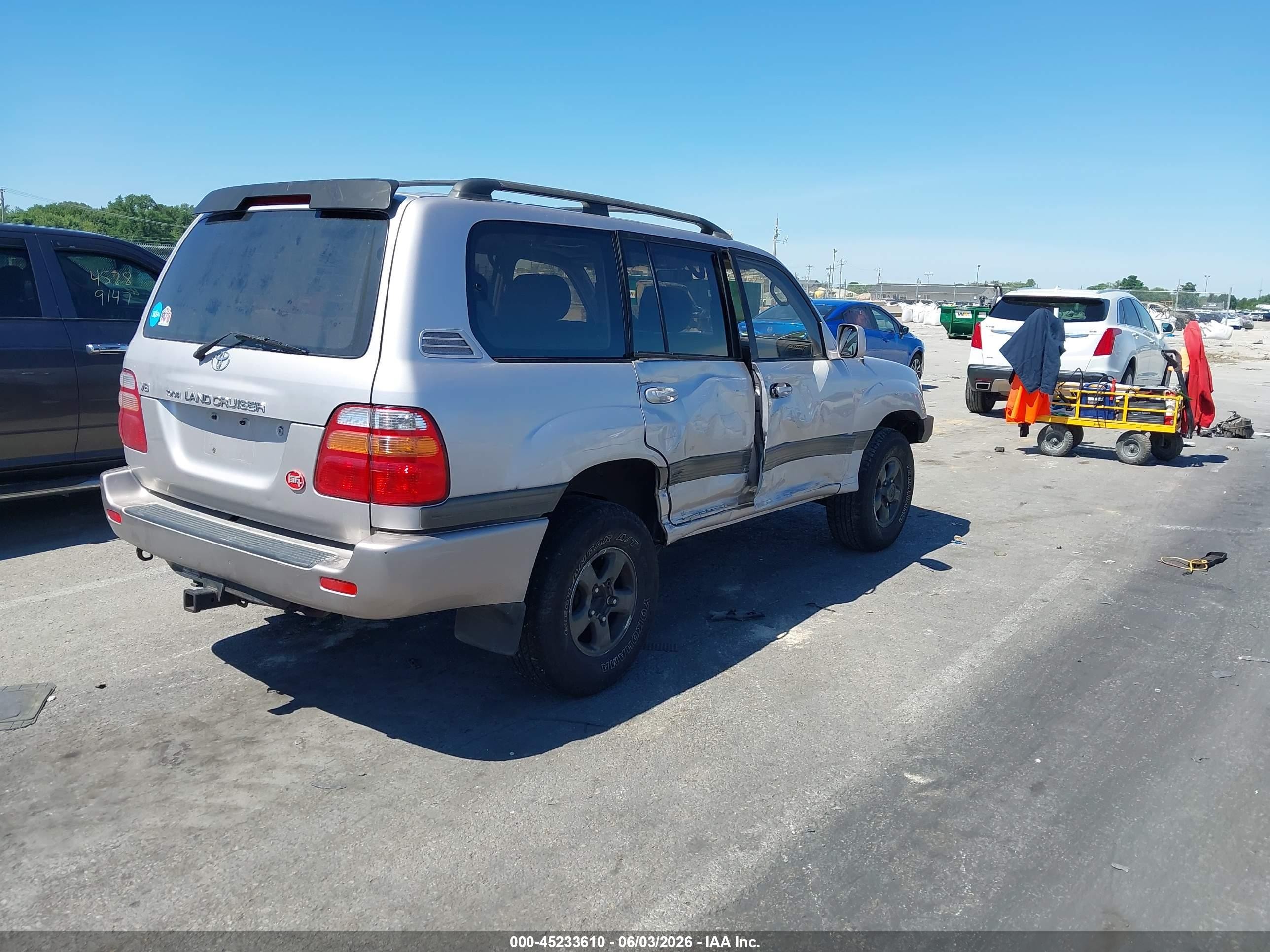 2000 Toyota Land Cruiser   Silver vin: JT3HT05J6Y0086216
