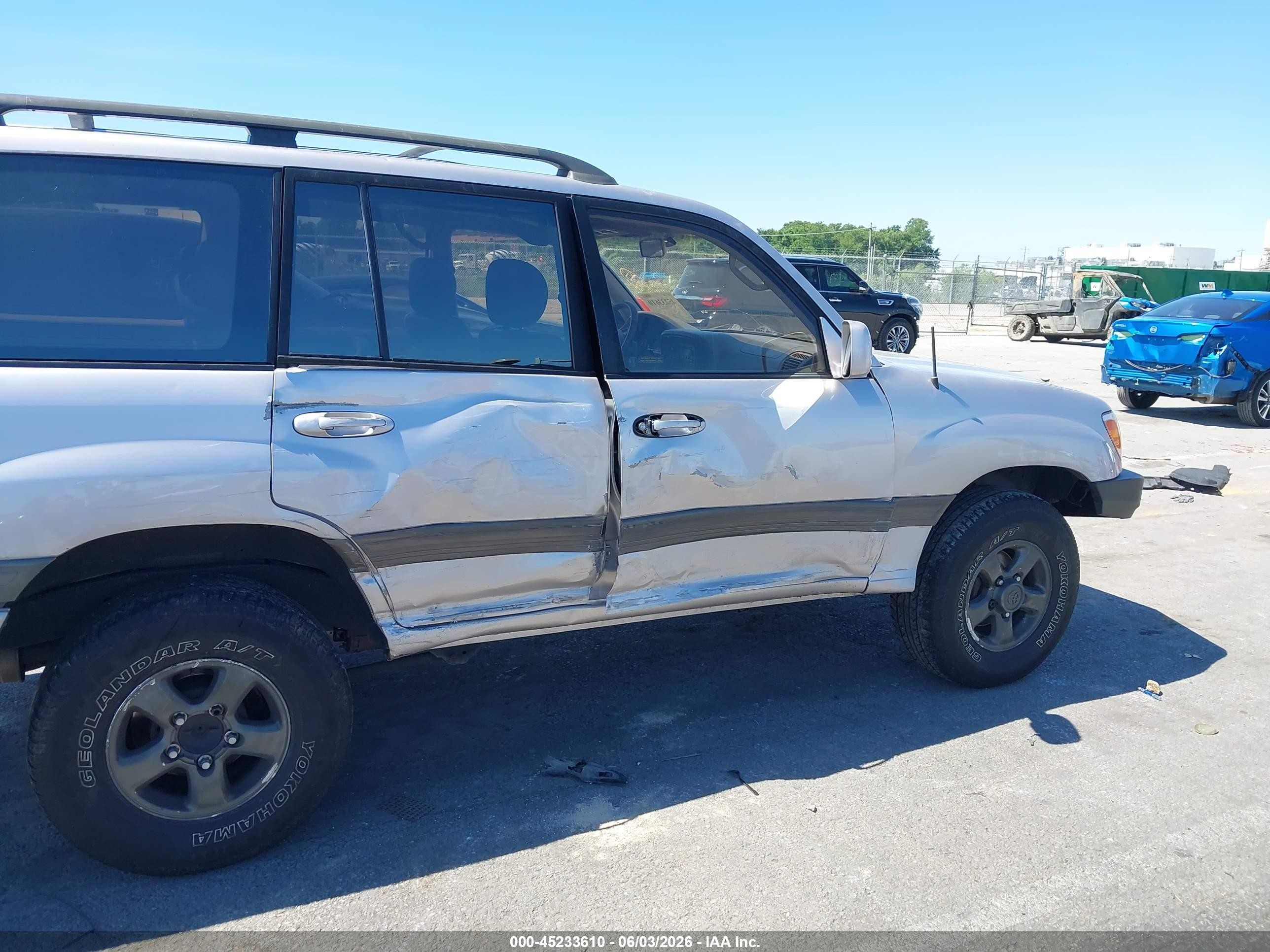 2000 Toyota Land Cruiser   Silver vin: JT3HT05J6Y0086216