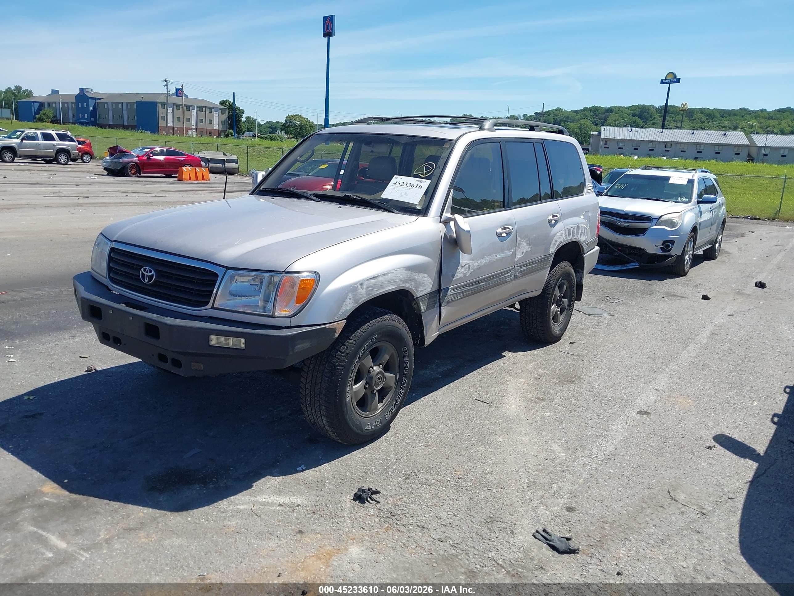 2000 Toyota Land Cruiser   Silver vin: JT3HT05J6Y0086216