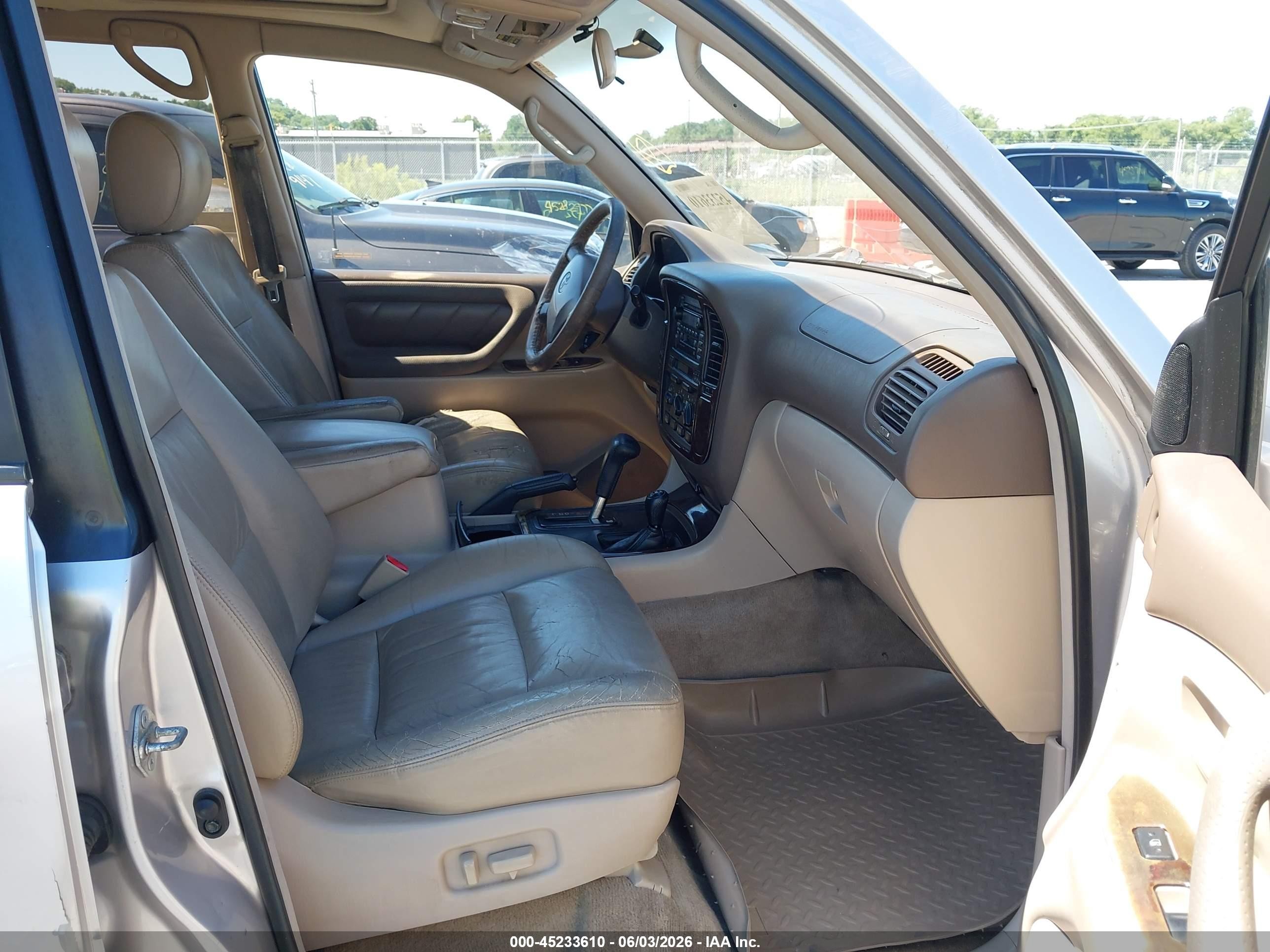 2000 Toyota Land Cruiser   Silver vin: JT3HT05J6Y0086216