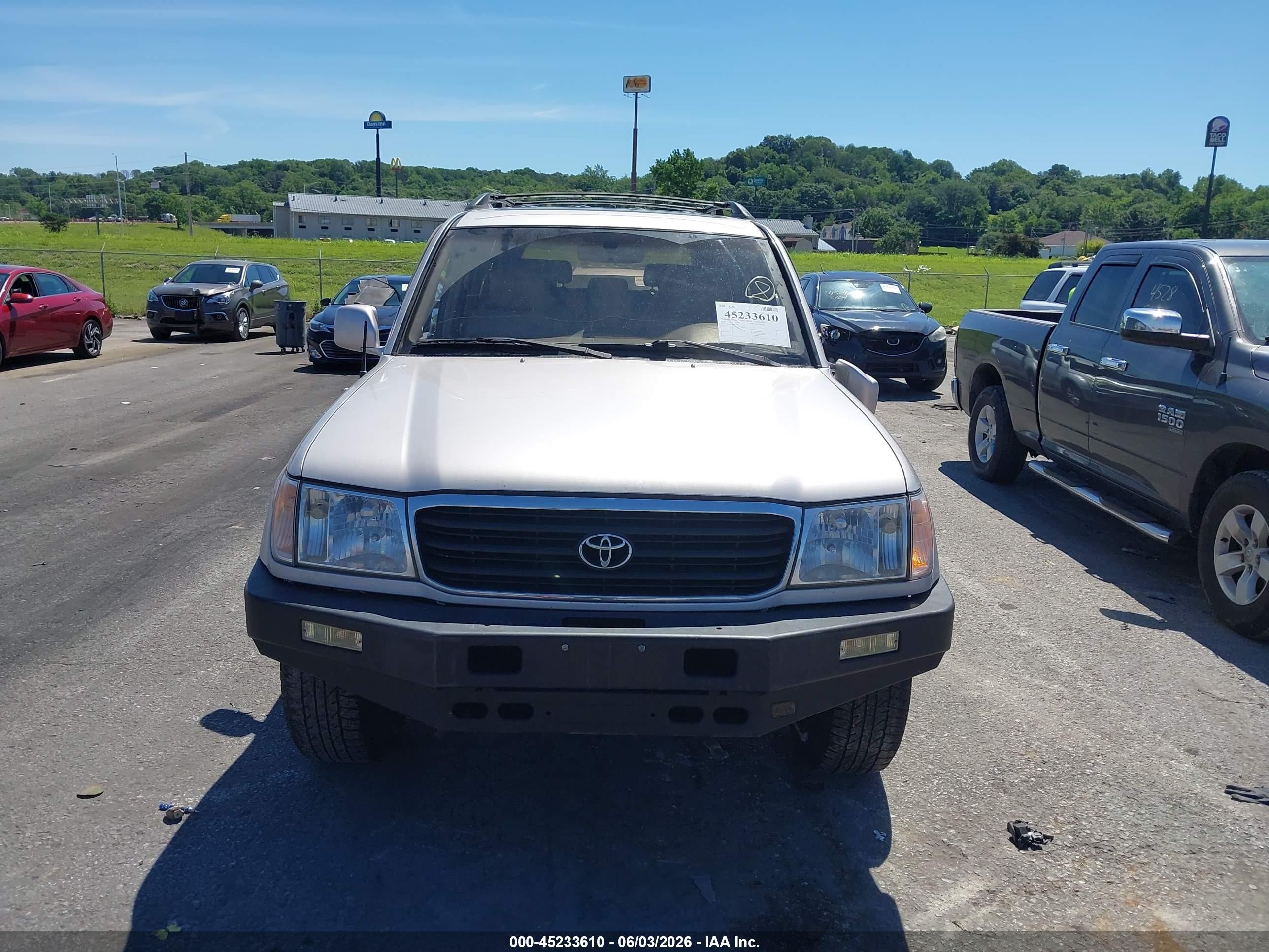 2000 Toyota Land Cruiser   Silver vin: JT3HT05J6Y0086216