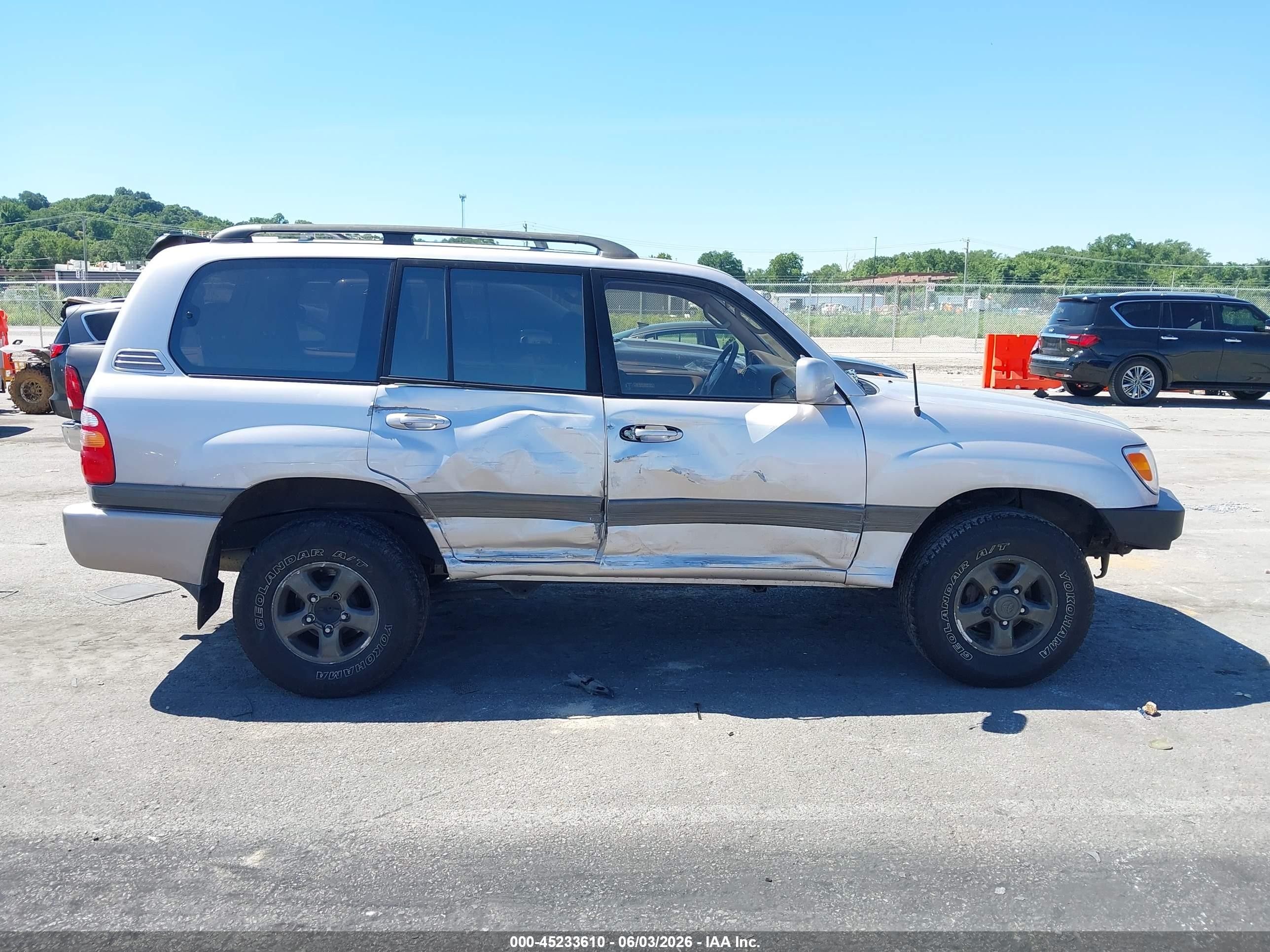 2000 Toyota Land Cruiser   Silver vin: JT3HT05J6Y0086216