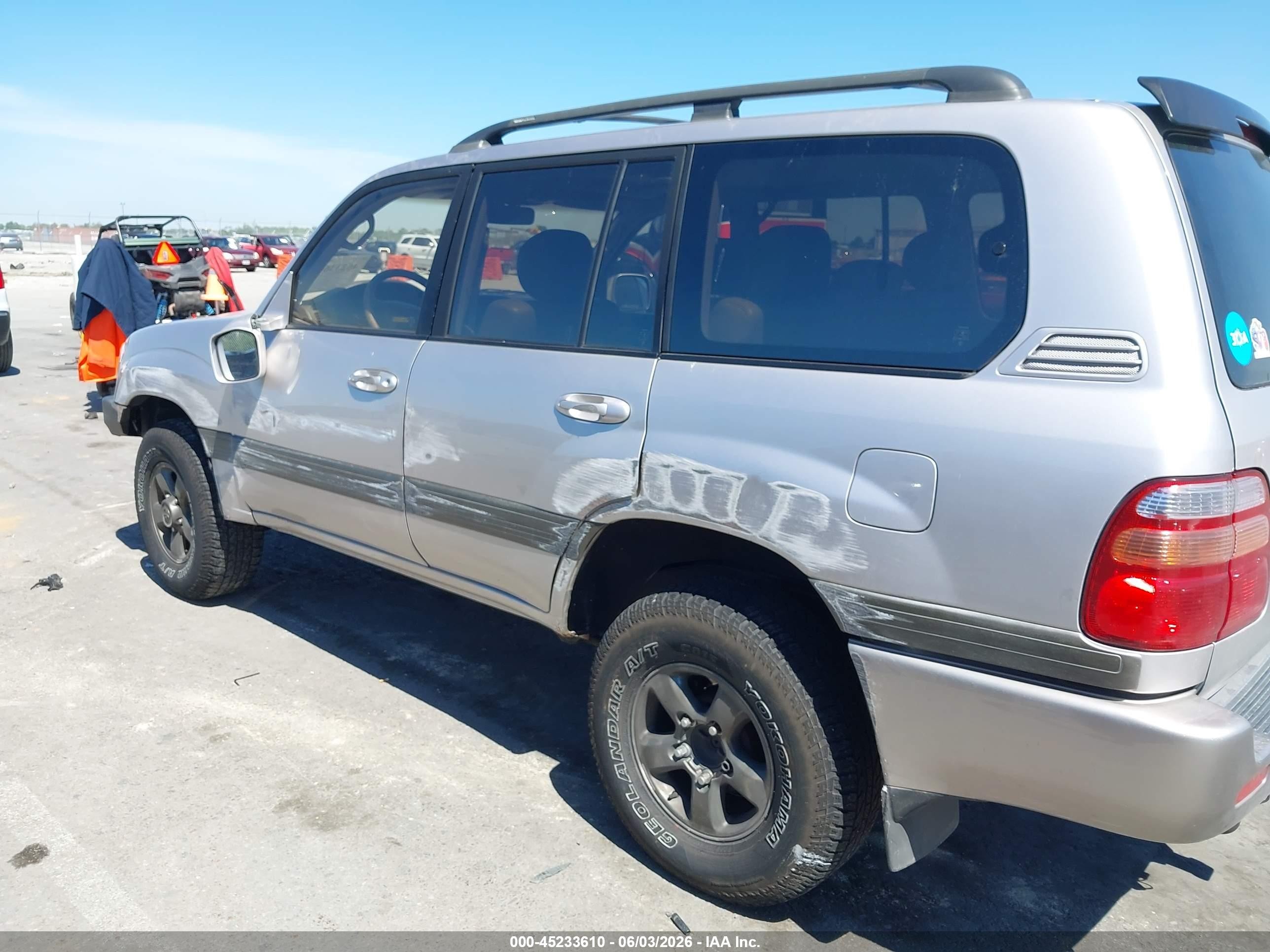 2000 Toyota Land Cruiser   Silver vin: JT3HT05J6Y0086216
