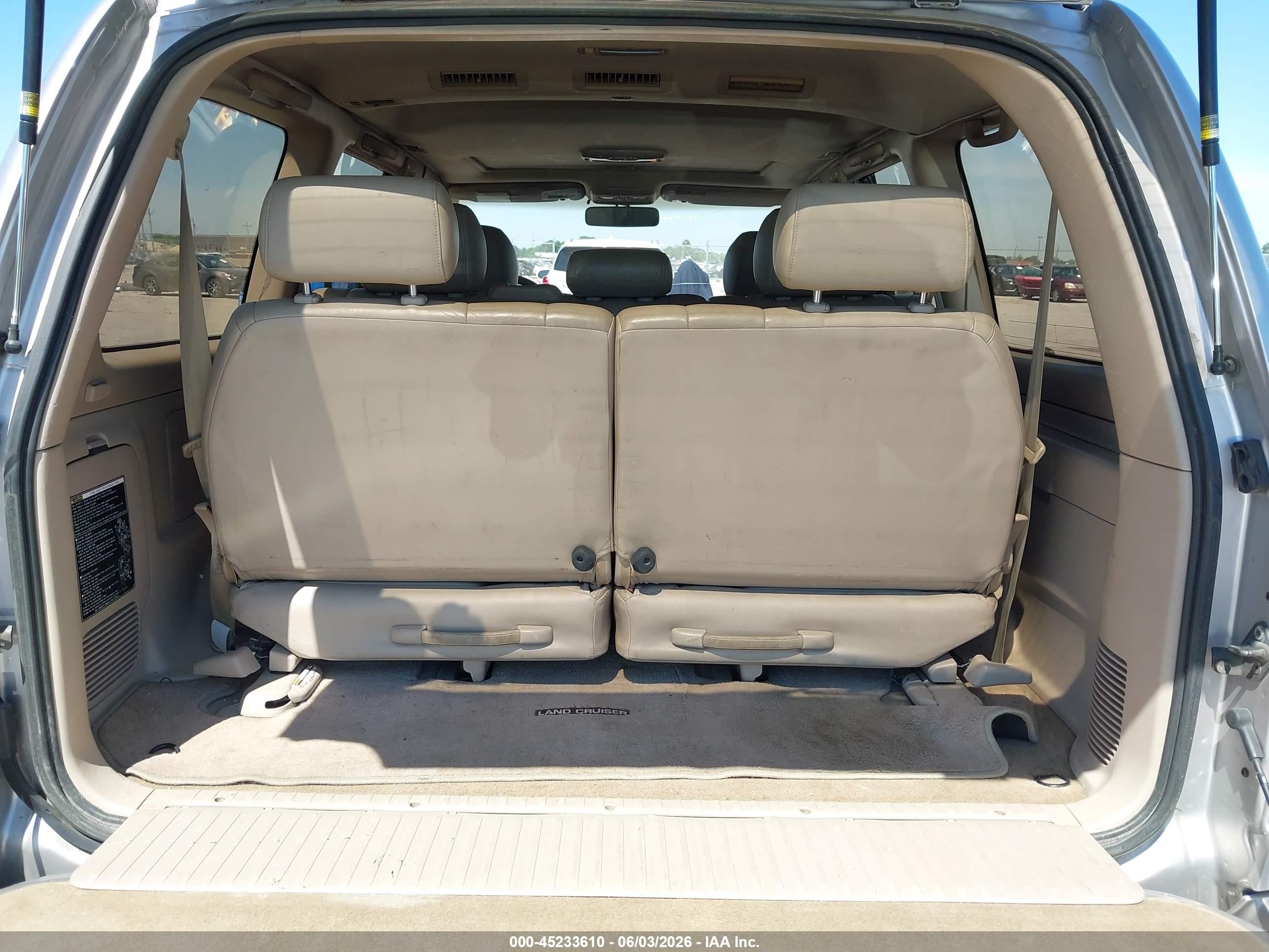 2000 Toyota Land Cruiser   Silver vin: JT3HT05J6Y0086216