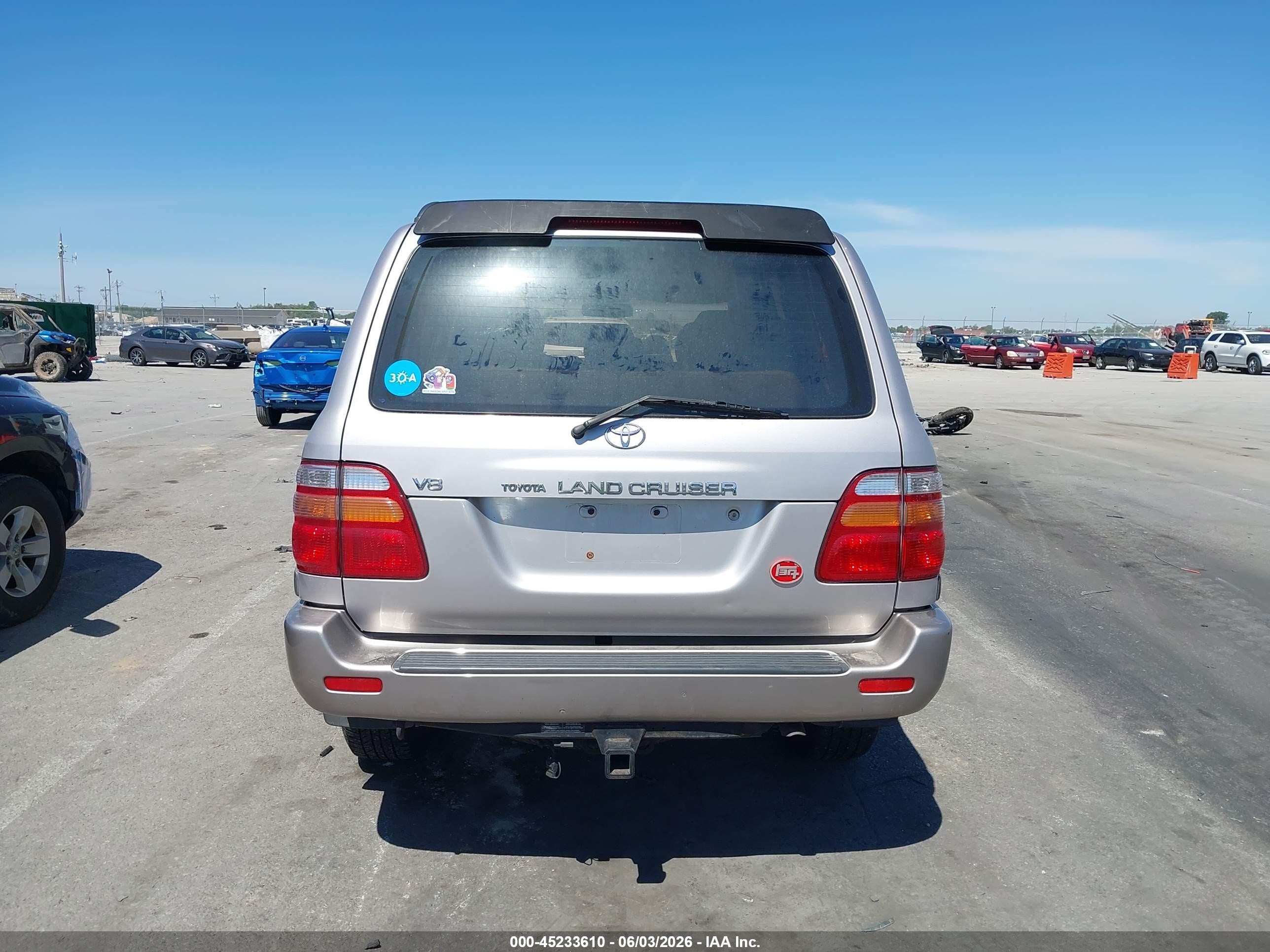 2000 Toyota Land Cruiser   Silver vin: JT3HT05J6Y0086216