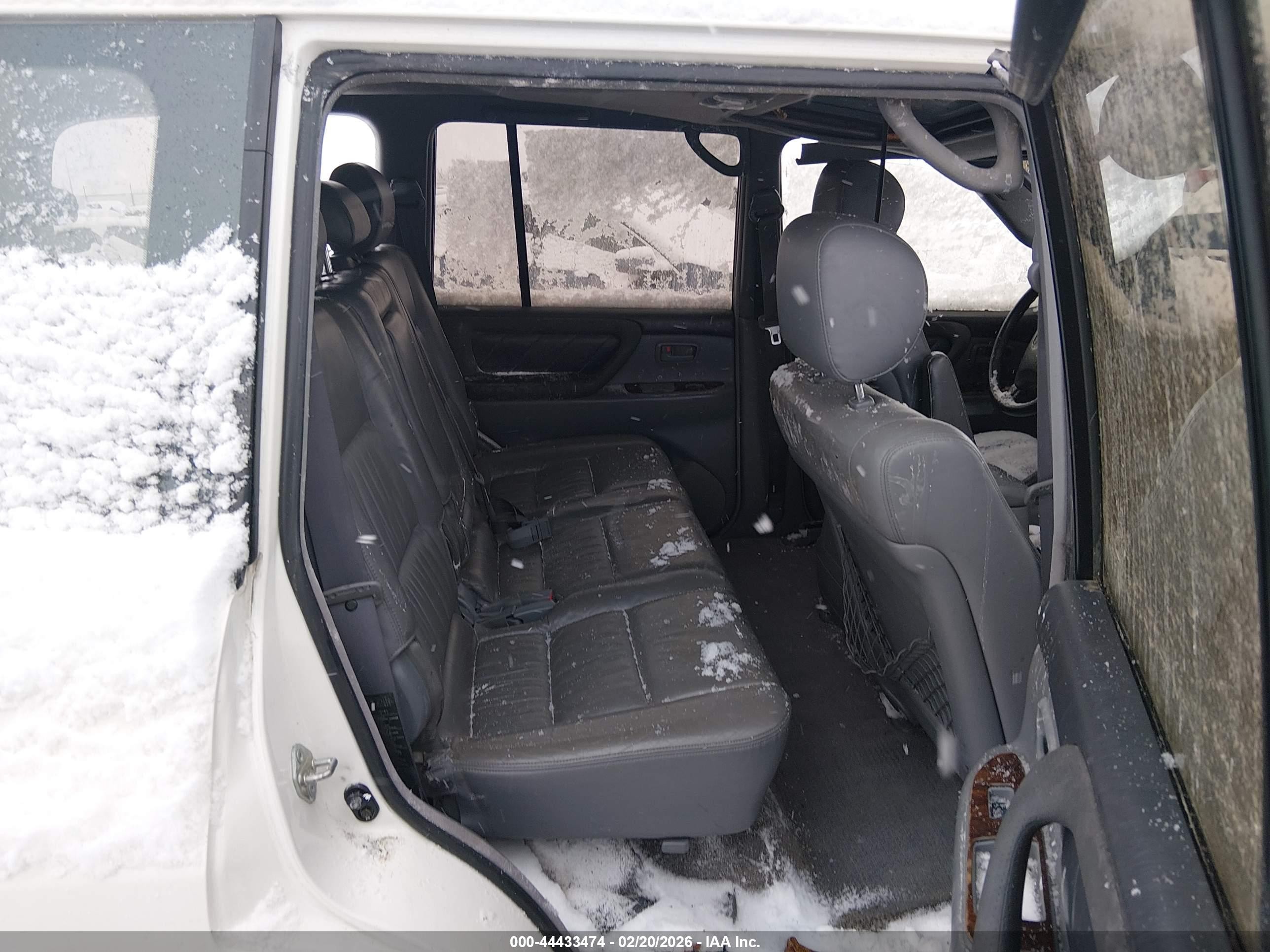 1999 Toyota Land Cruiser   White vin: JT3HT05J8X0052650