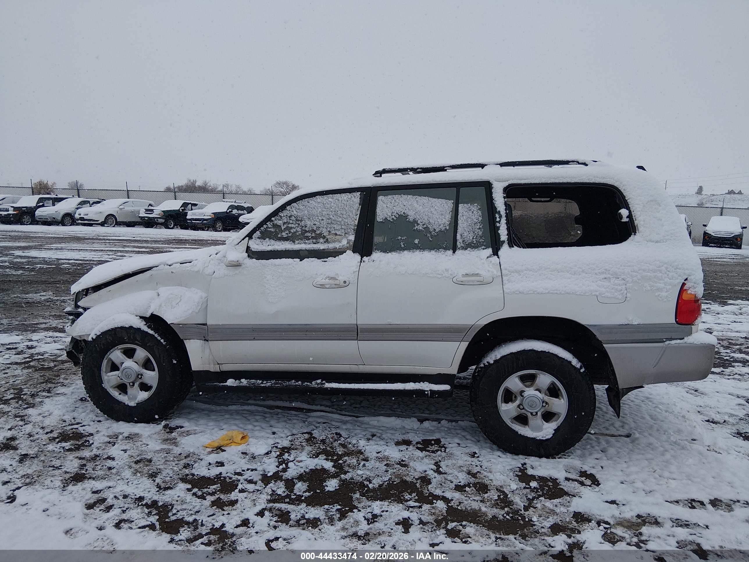 1999 Toyota Land Cruiser   White vin: JT3HT05J8X0052650