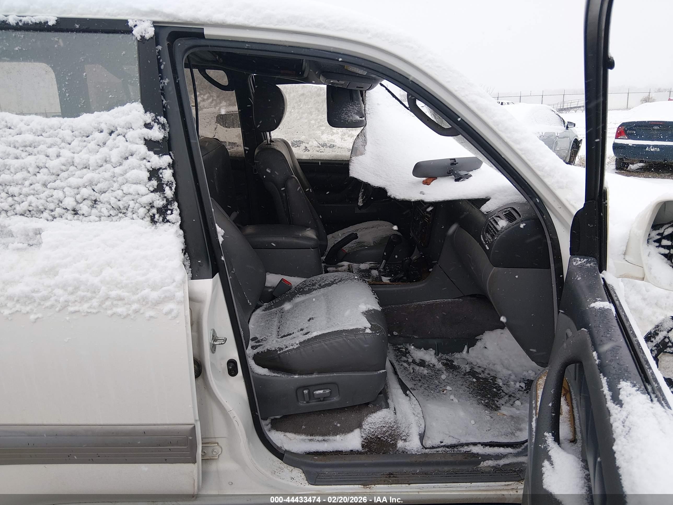 1999 Toyota Land Cruiser   White vin: JT3HT05J8X0052650