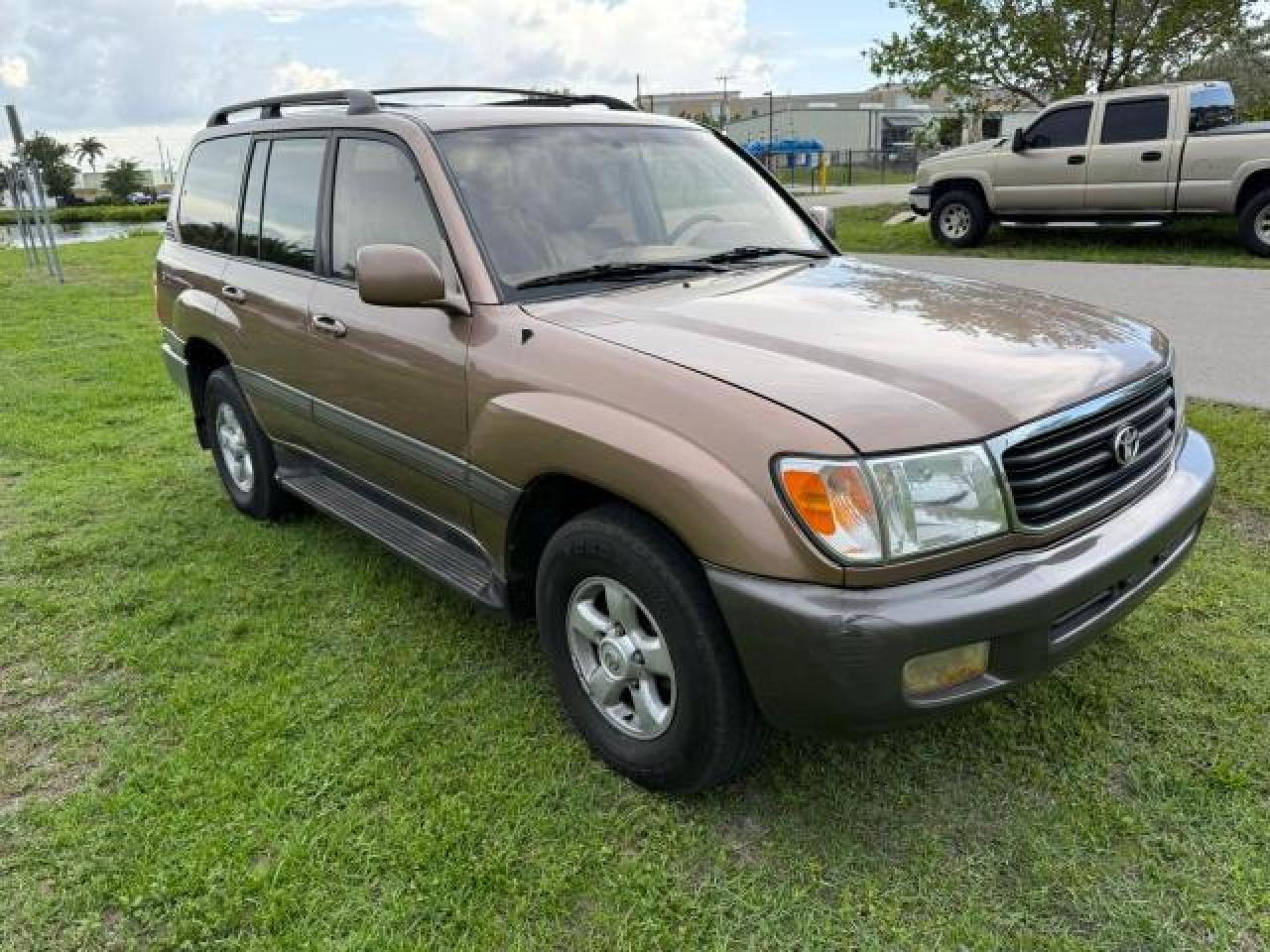 1999 Toyota Land Cruiser    Gold vin: JT3HT05J8X0071781