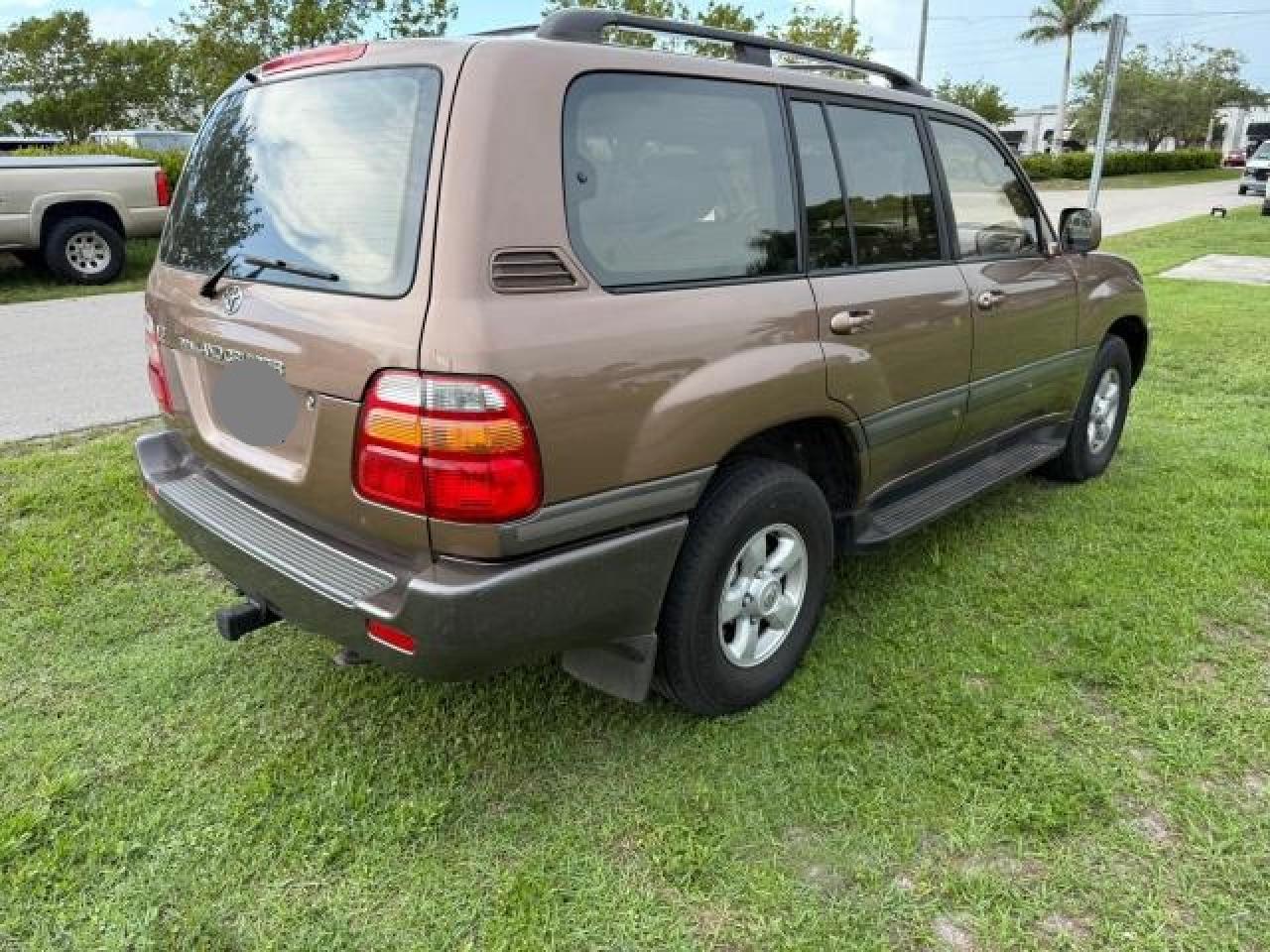 1999 Toyota Land Cruiser    Gold vin: JT3HT05J8X0071781