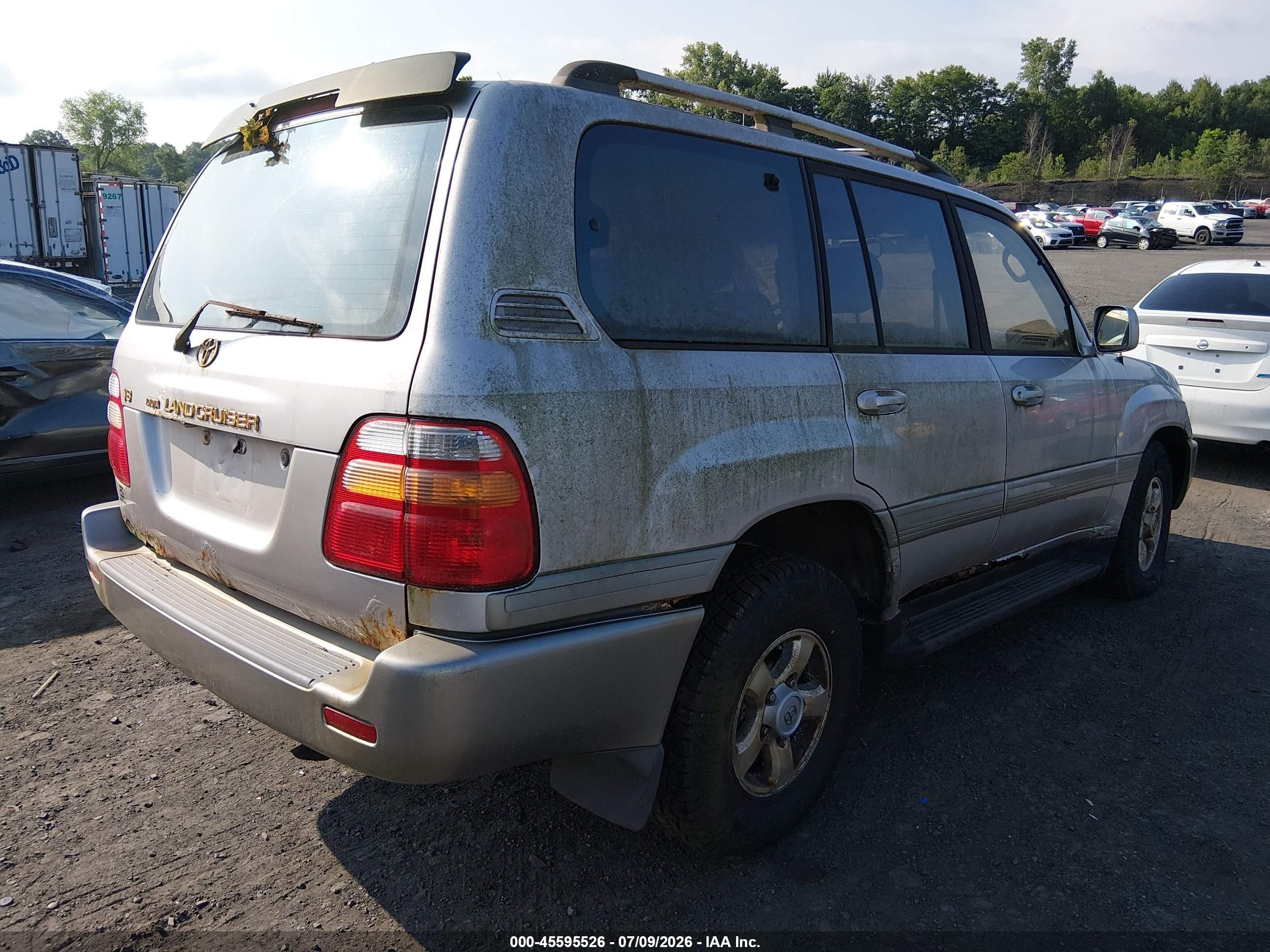 1999 Toyota Land Cruiser   Silver vin: JT3HT05J9X0062880