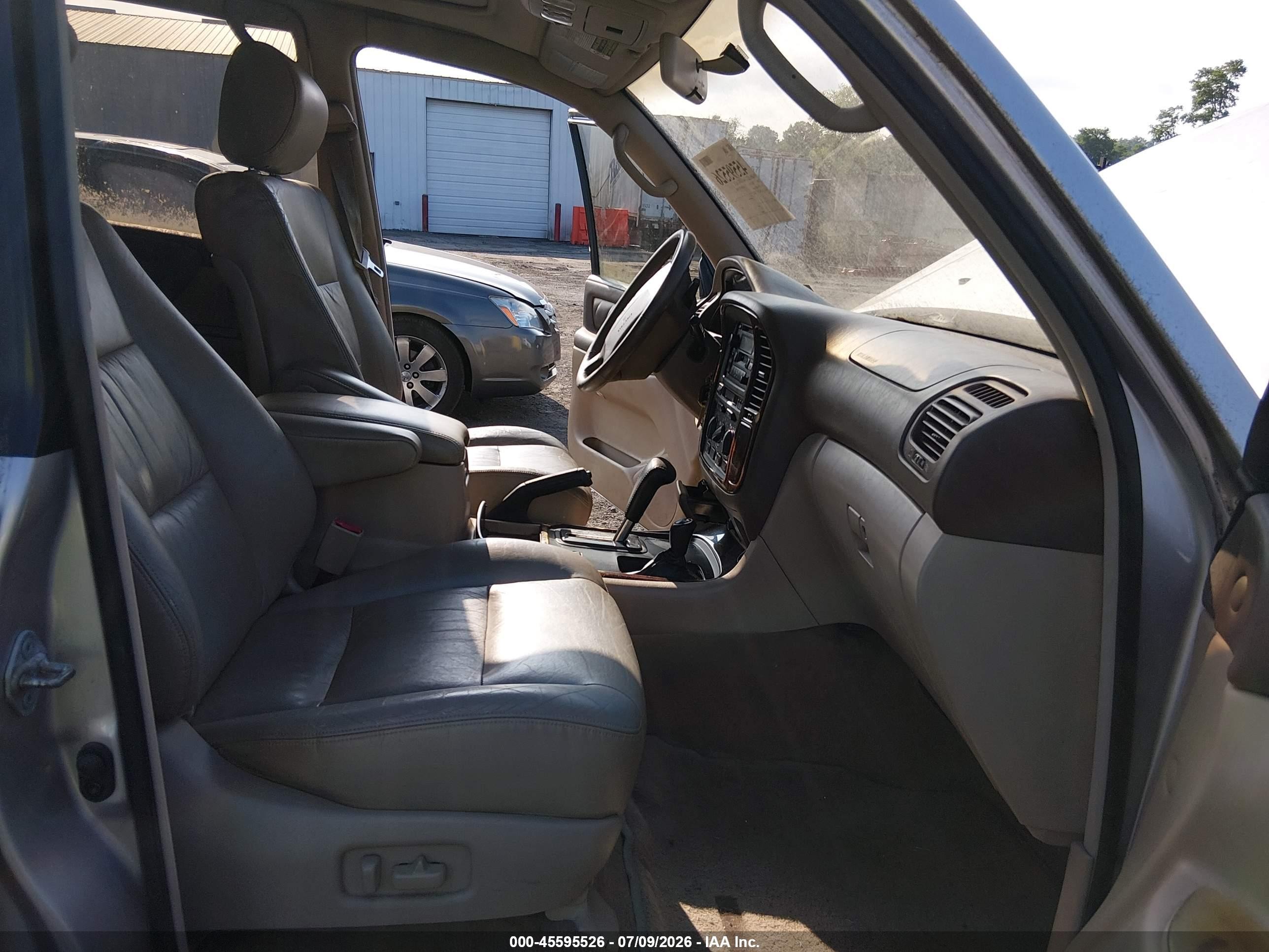 1999 Toyota Land Cruiser   Silver vin: JT3HT05J9X0062880