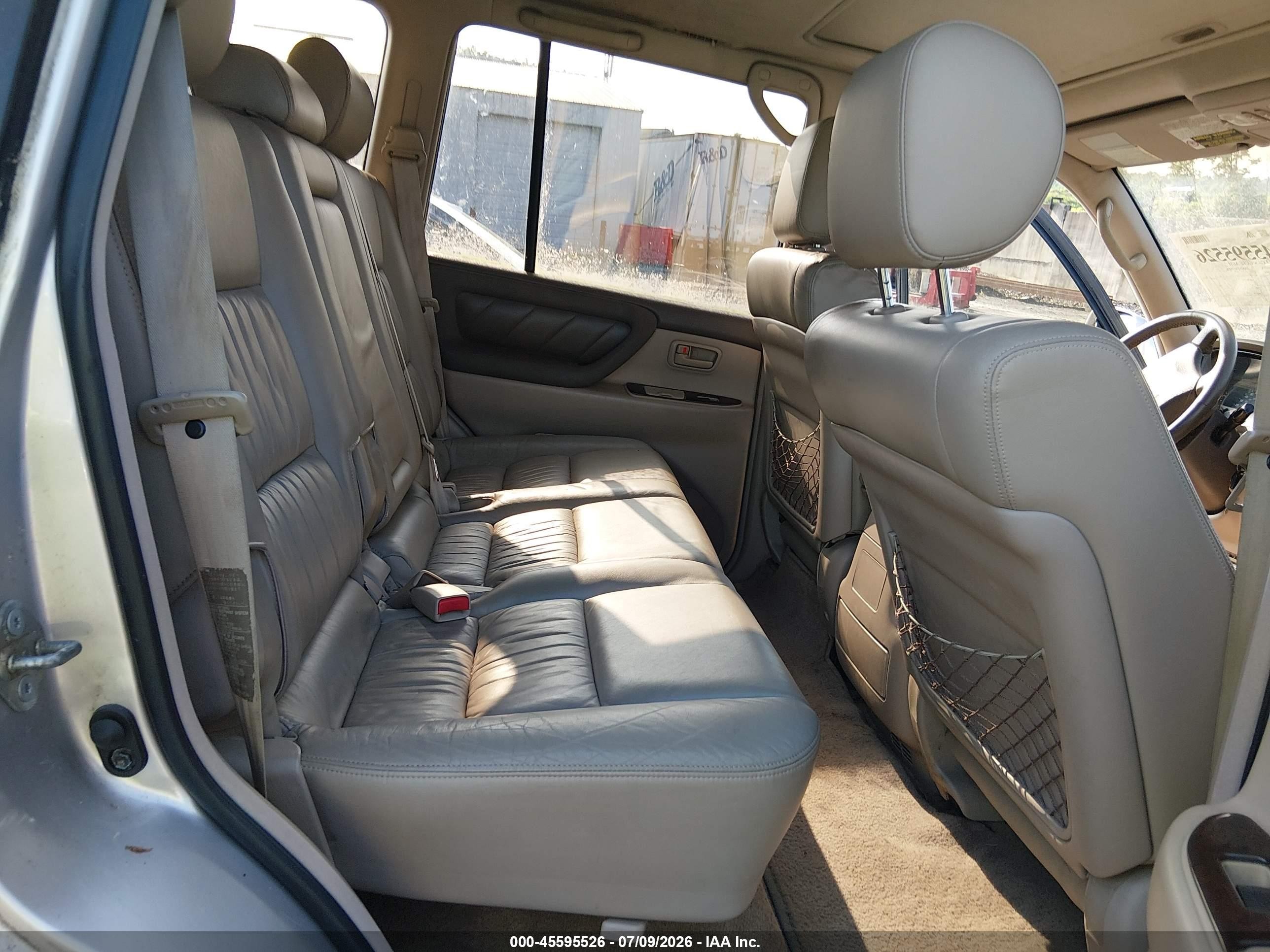 1999 Toyota Land Cruiser   Silver vin: JT3HT05J9X0062880