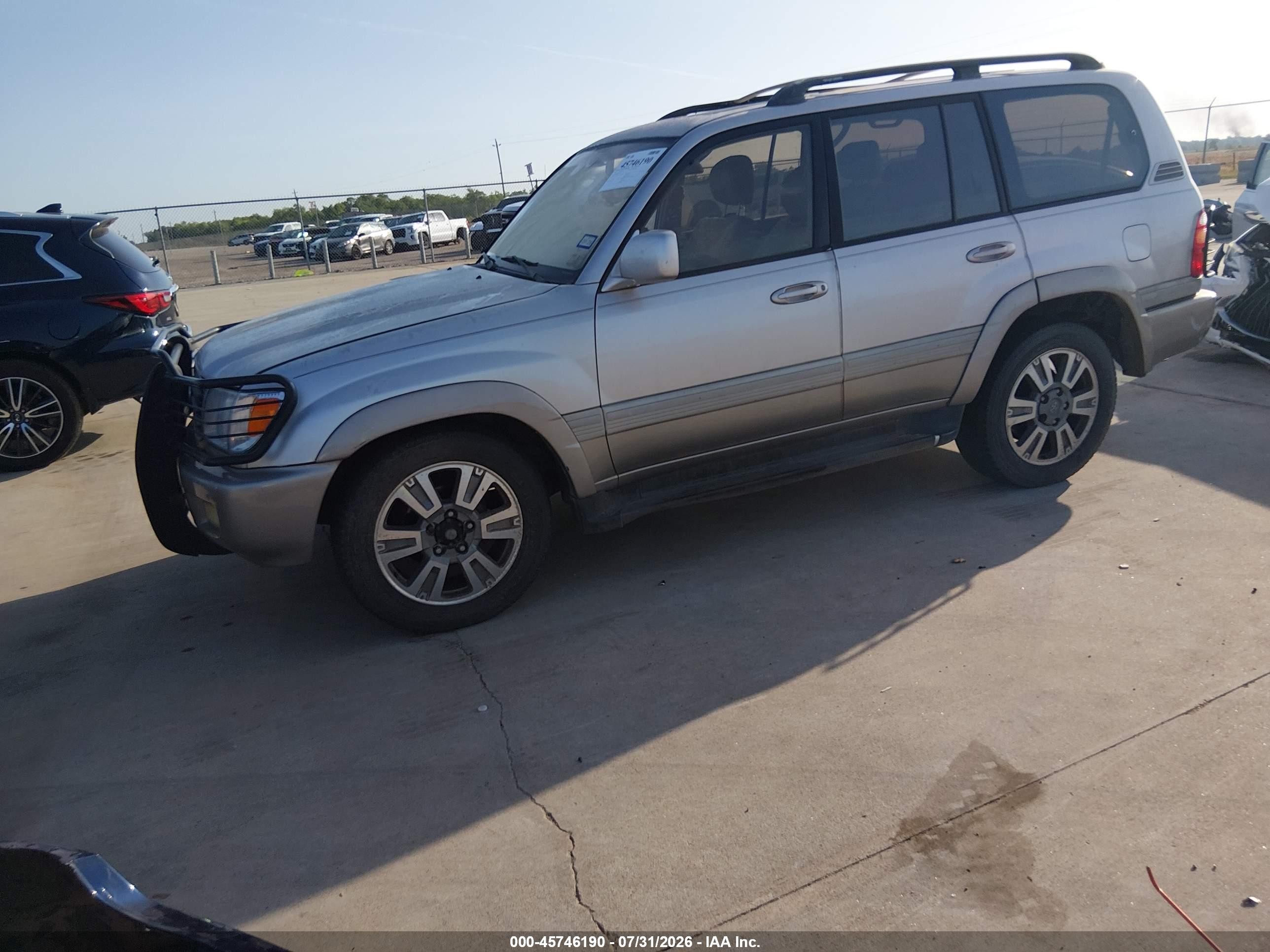 1999 Toyota Land Cruiser   Silver vin: JT3HT05JXX0044307